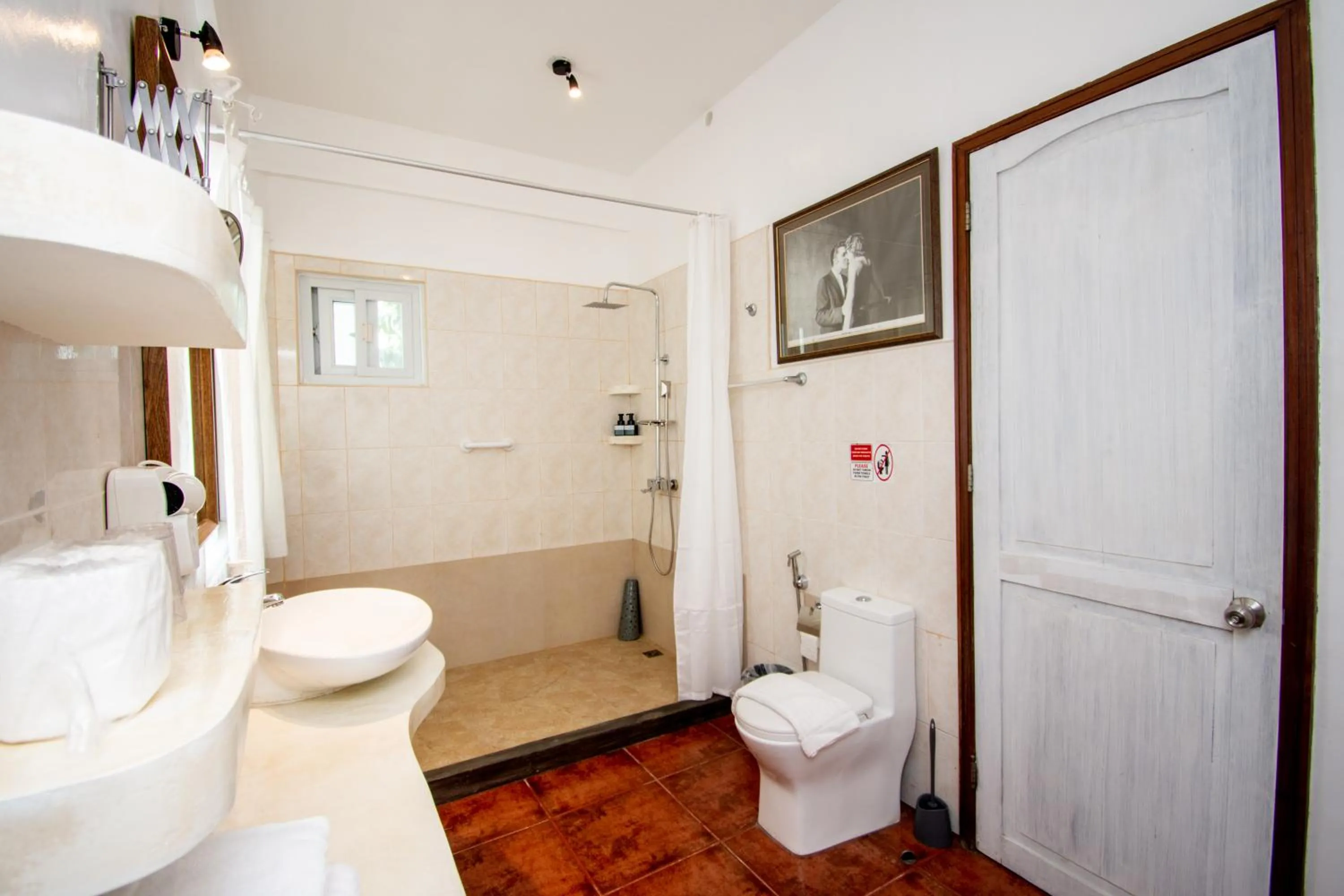 Shower in Lanterna Hotel Boracay