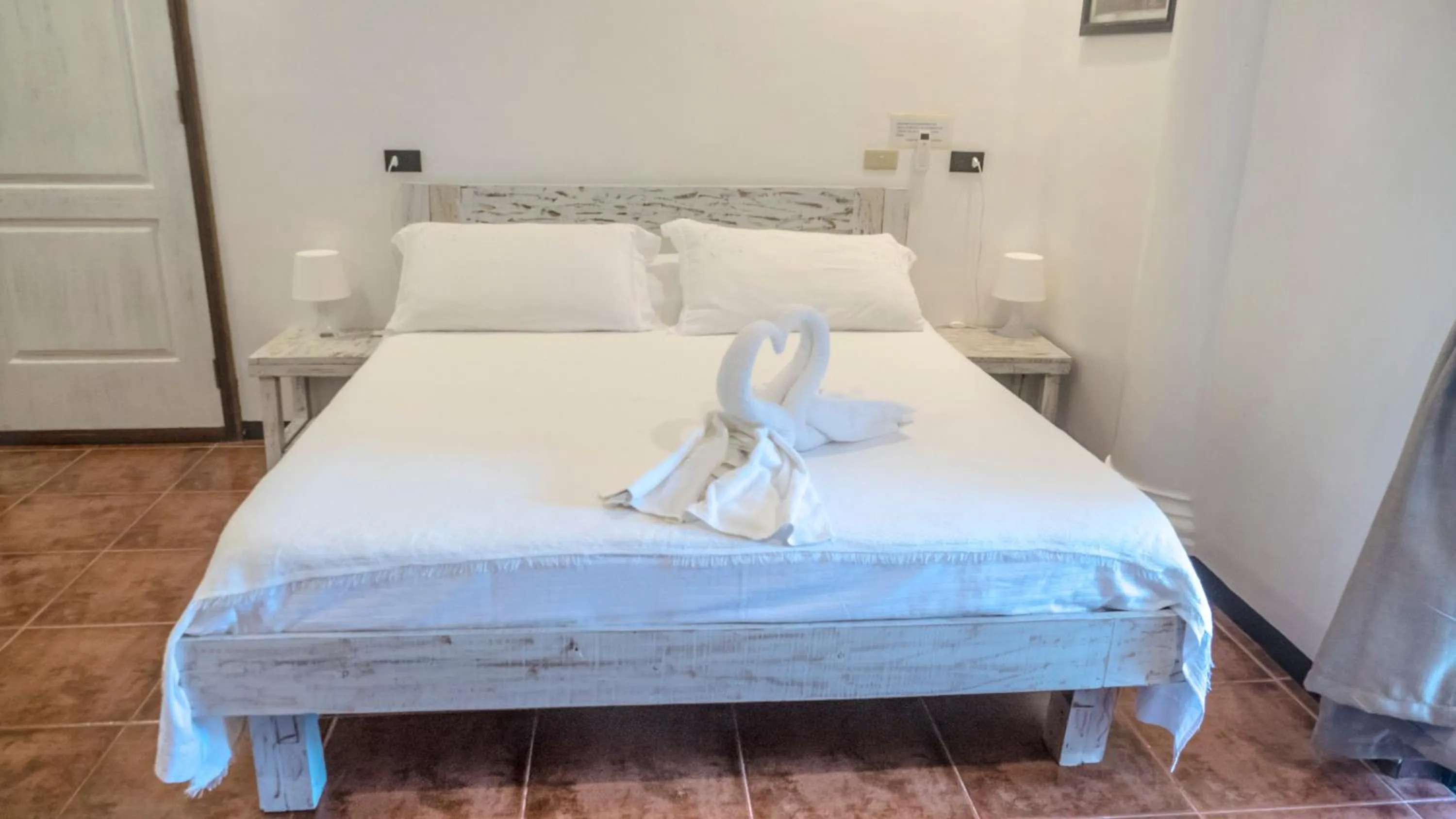 Bed in Lanterna Hotel Boracay