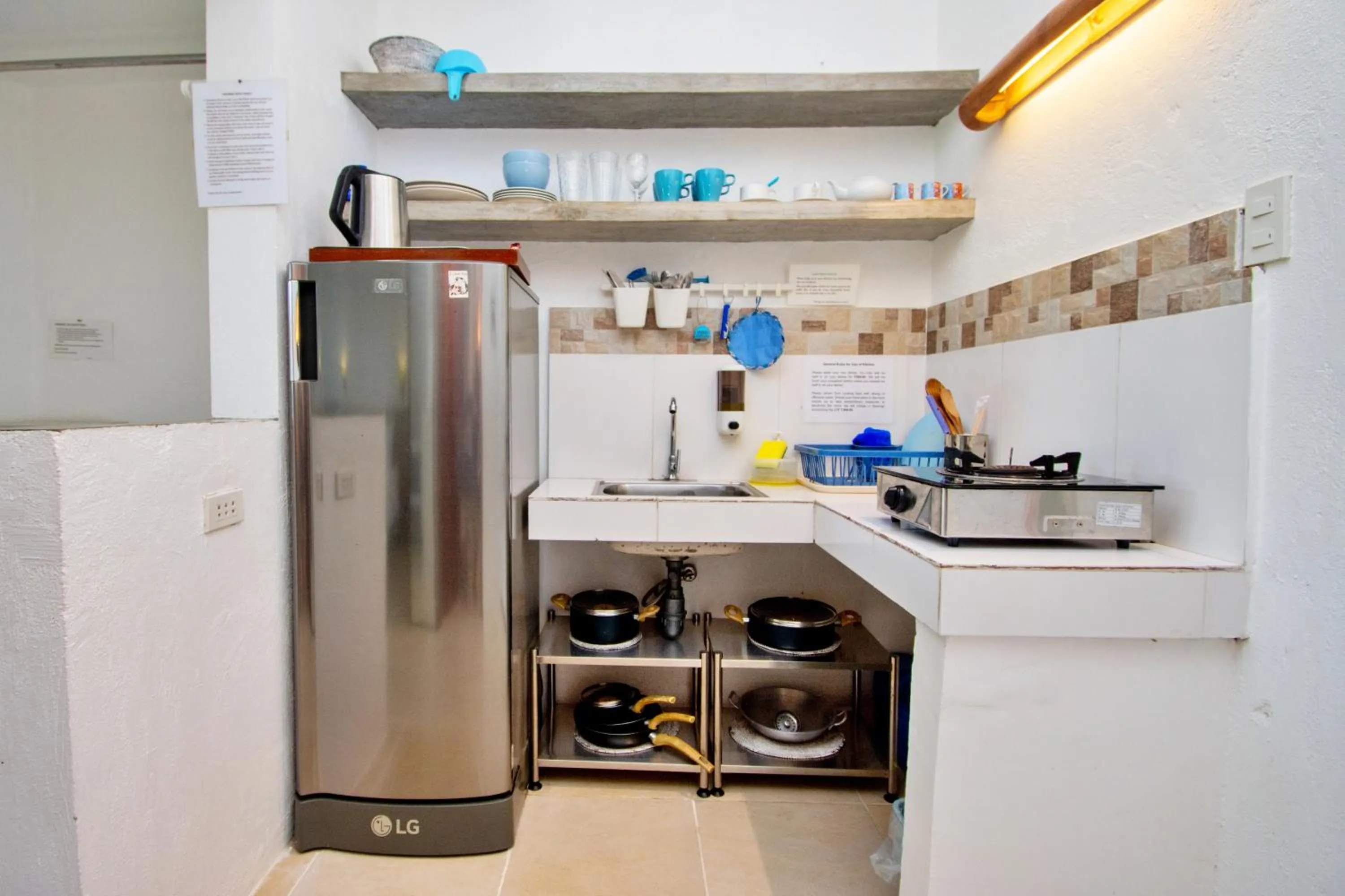 Kitchen or kitchenette in Lanterna Hotel Boracay