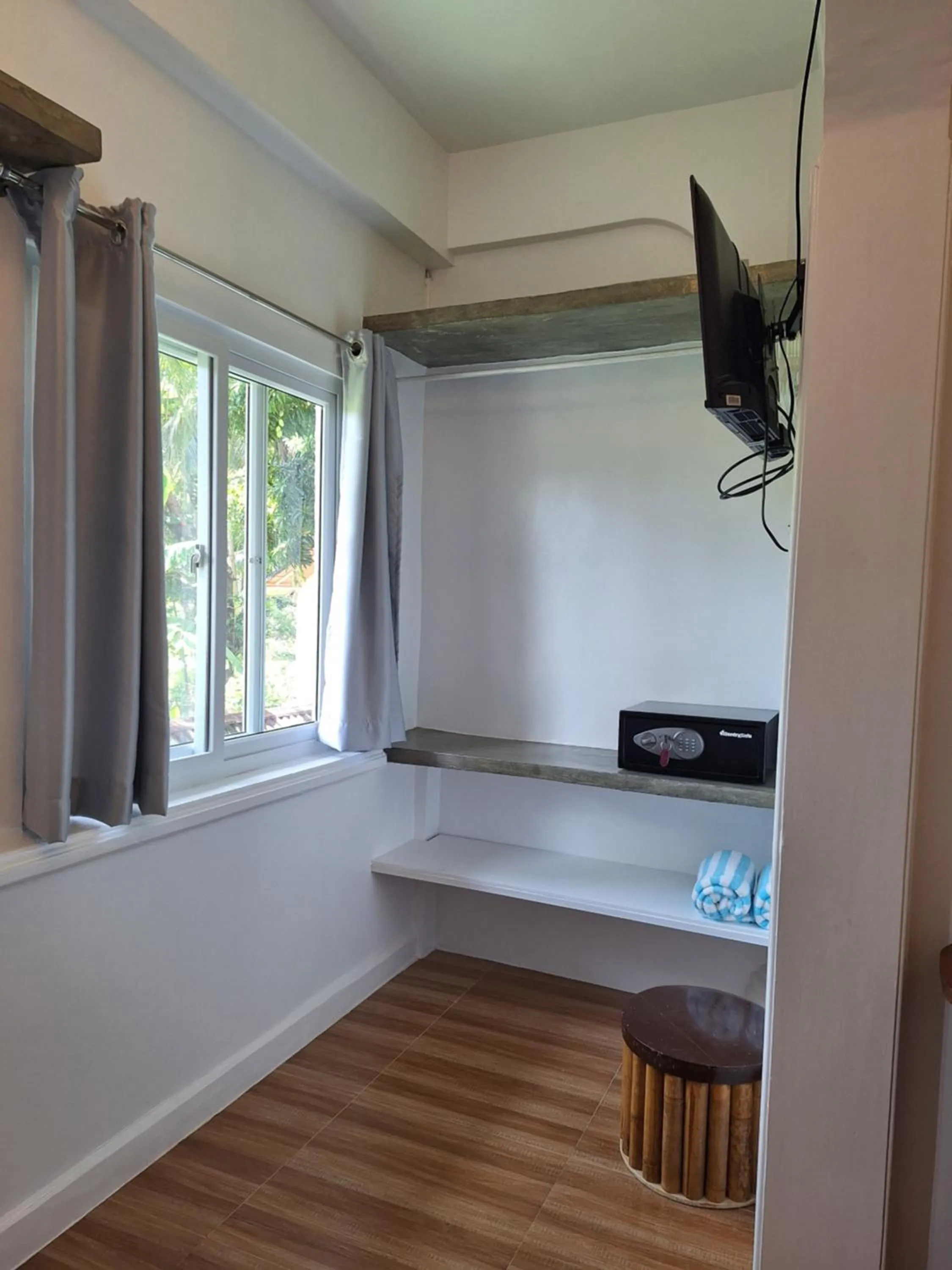 TV and multimedia in Lanterna Hotel Boracay