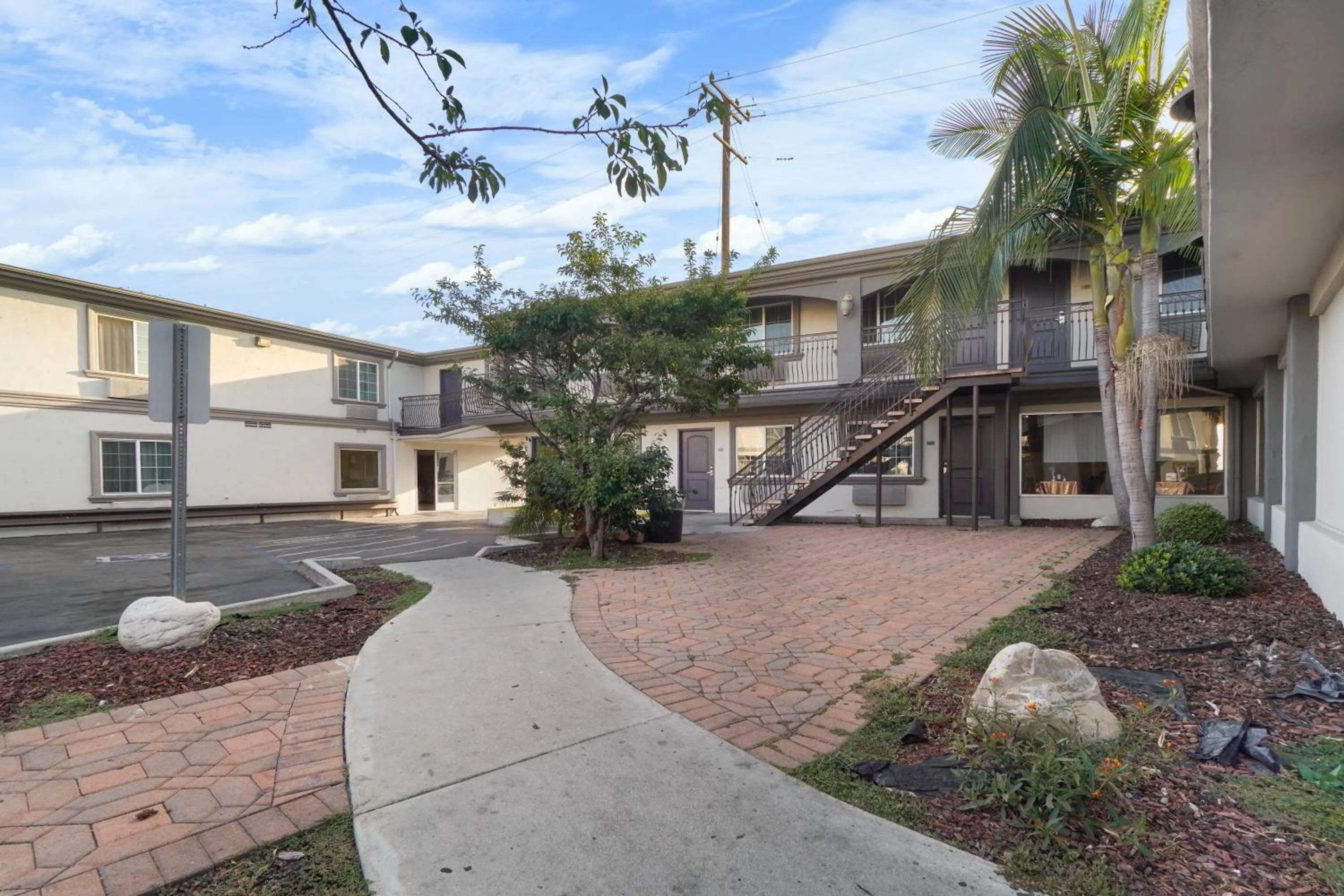 Property building in Santa Fe Inn Los Angeles