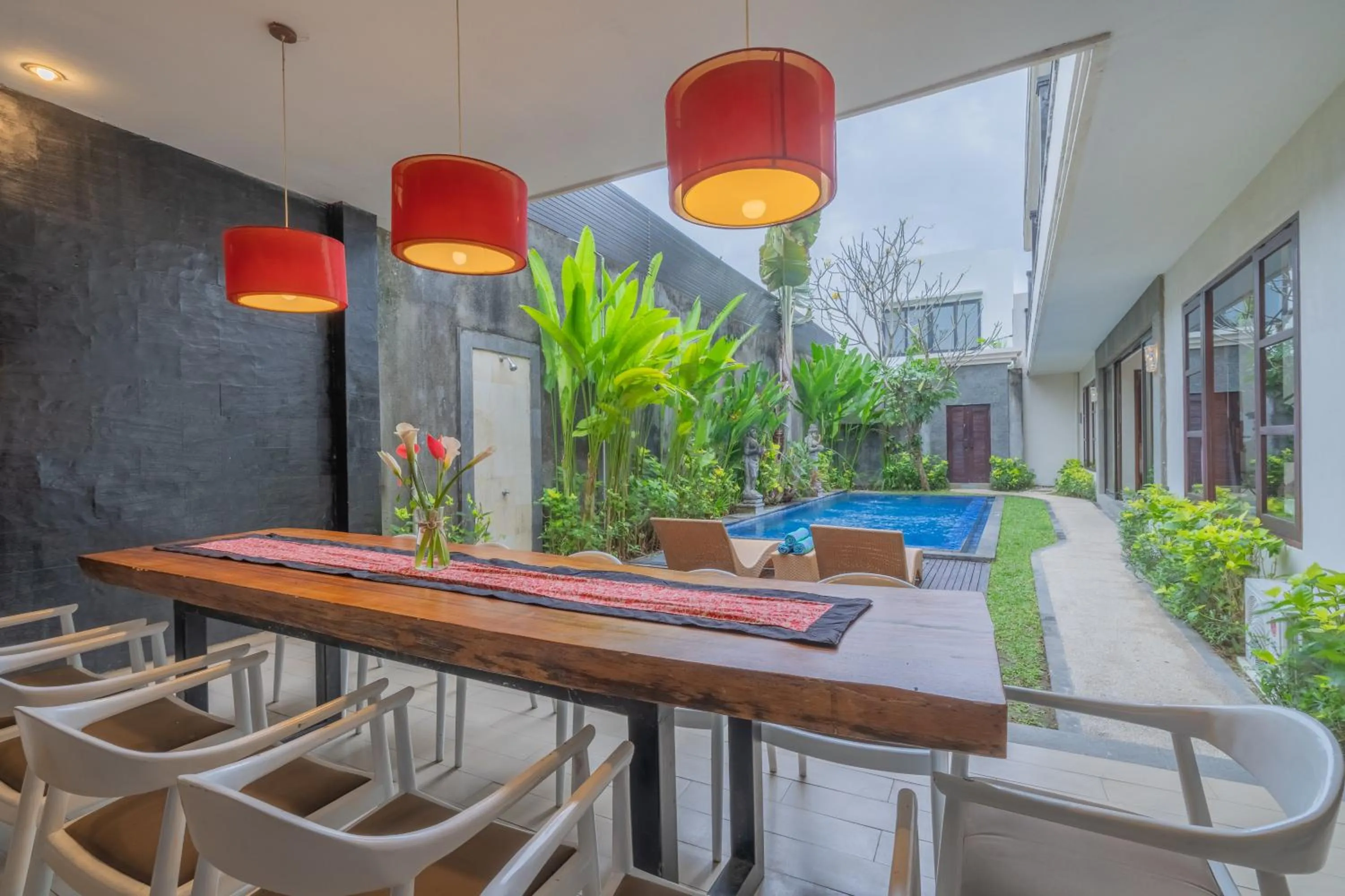 Dining area in Swiss-Belvillas Umalas