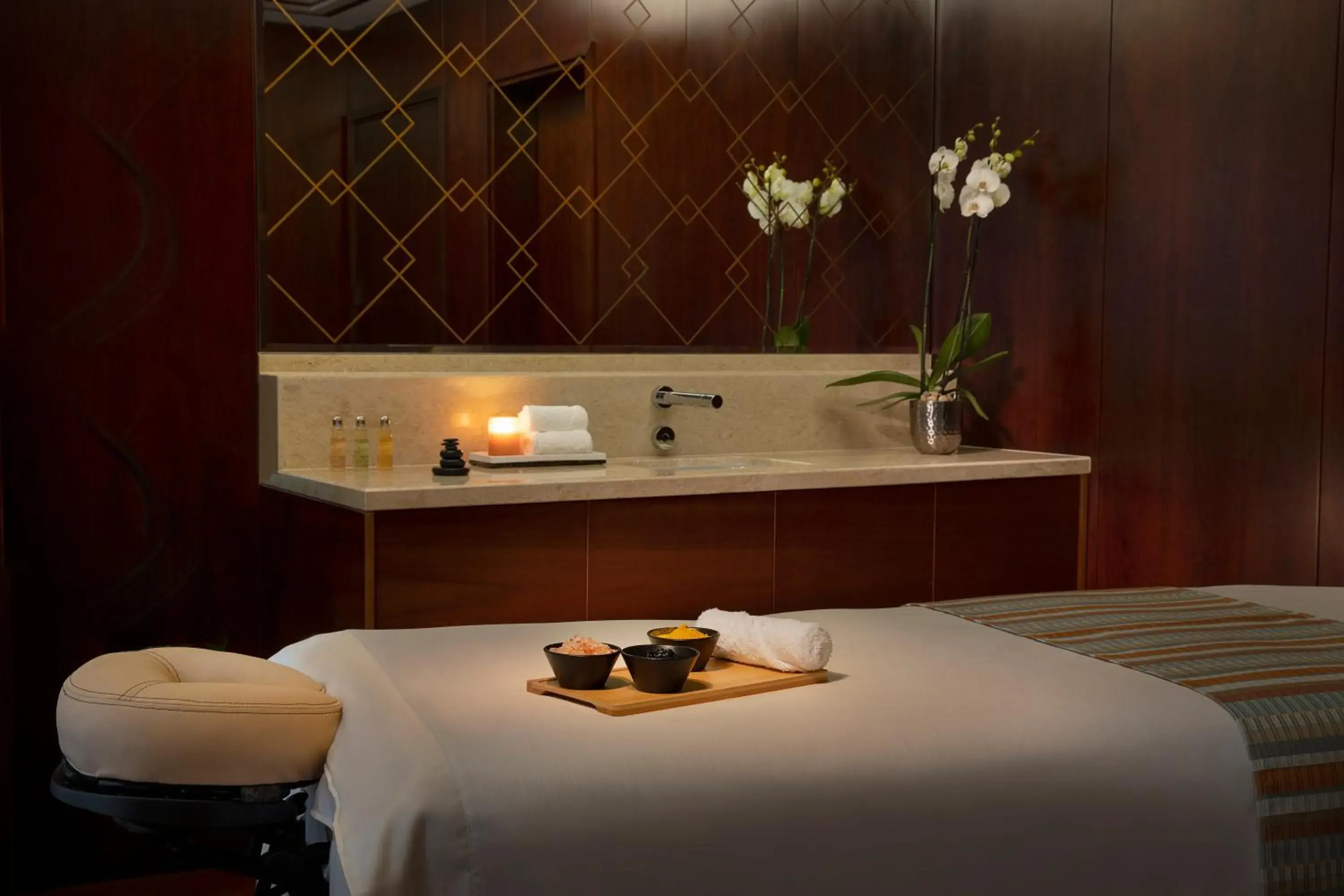 Massage, Bed in Shangri-La Jeddah Massage, Bed in Shangri-La Jeddah