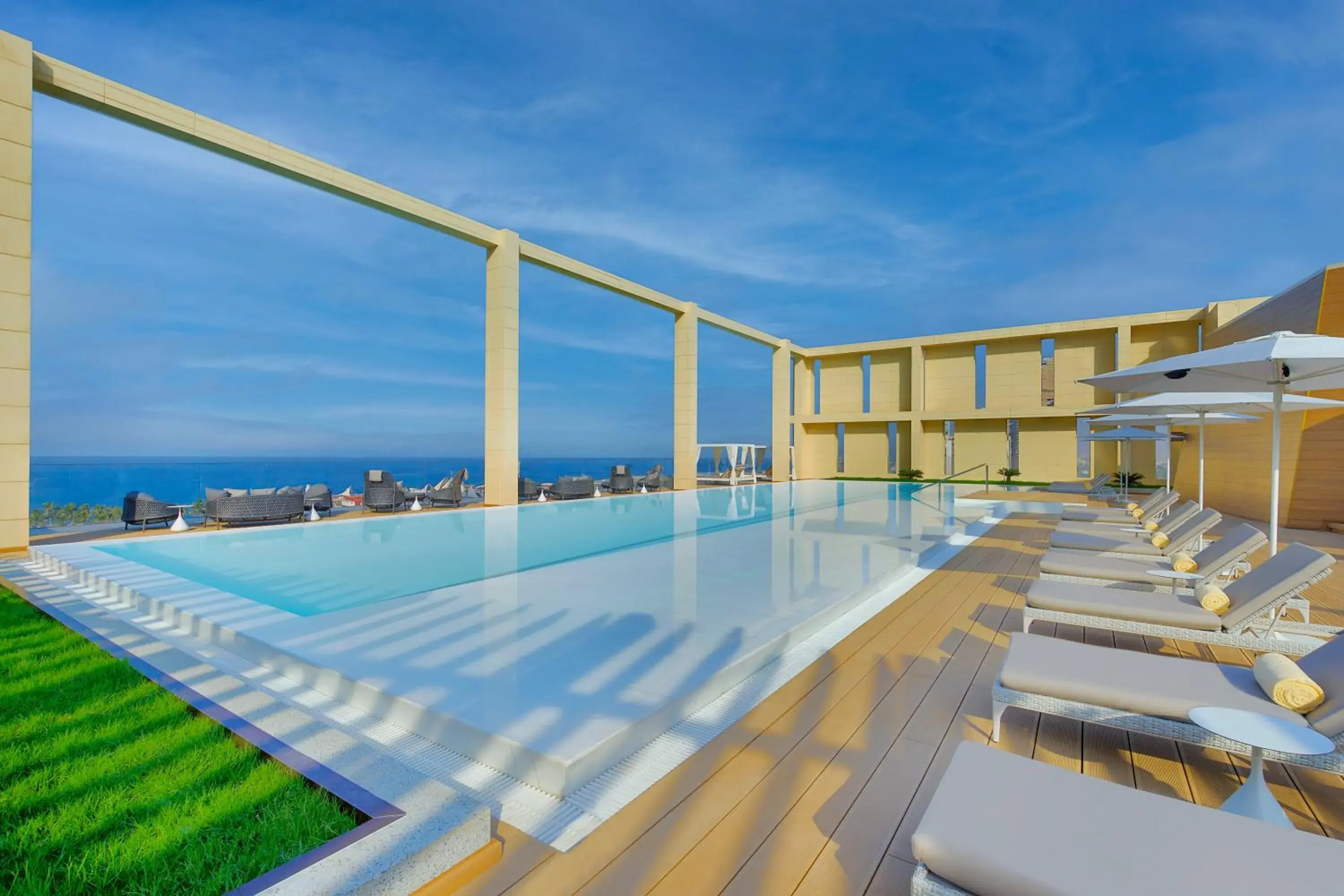 Swimming pool in Shangri-La Jeddah Swimming pool in Shangri-La Jeddah