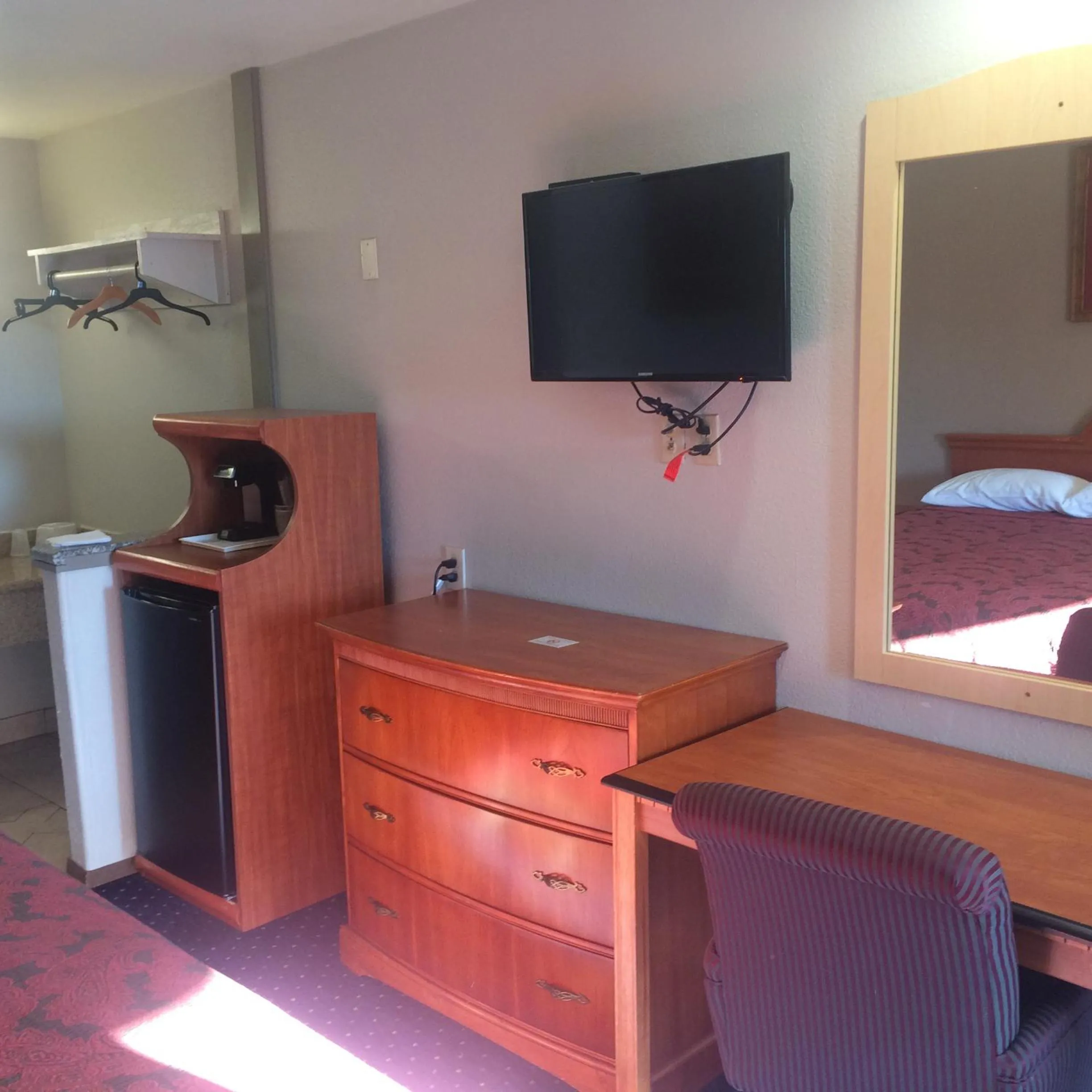 TV and multimedia in Crown Lodge Motel