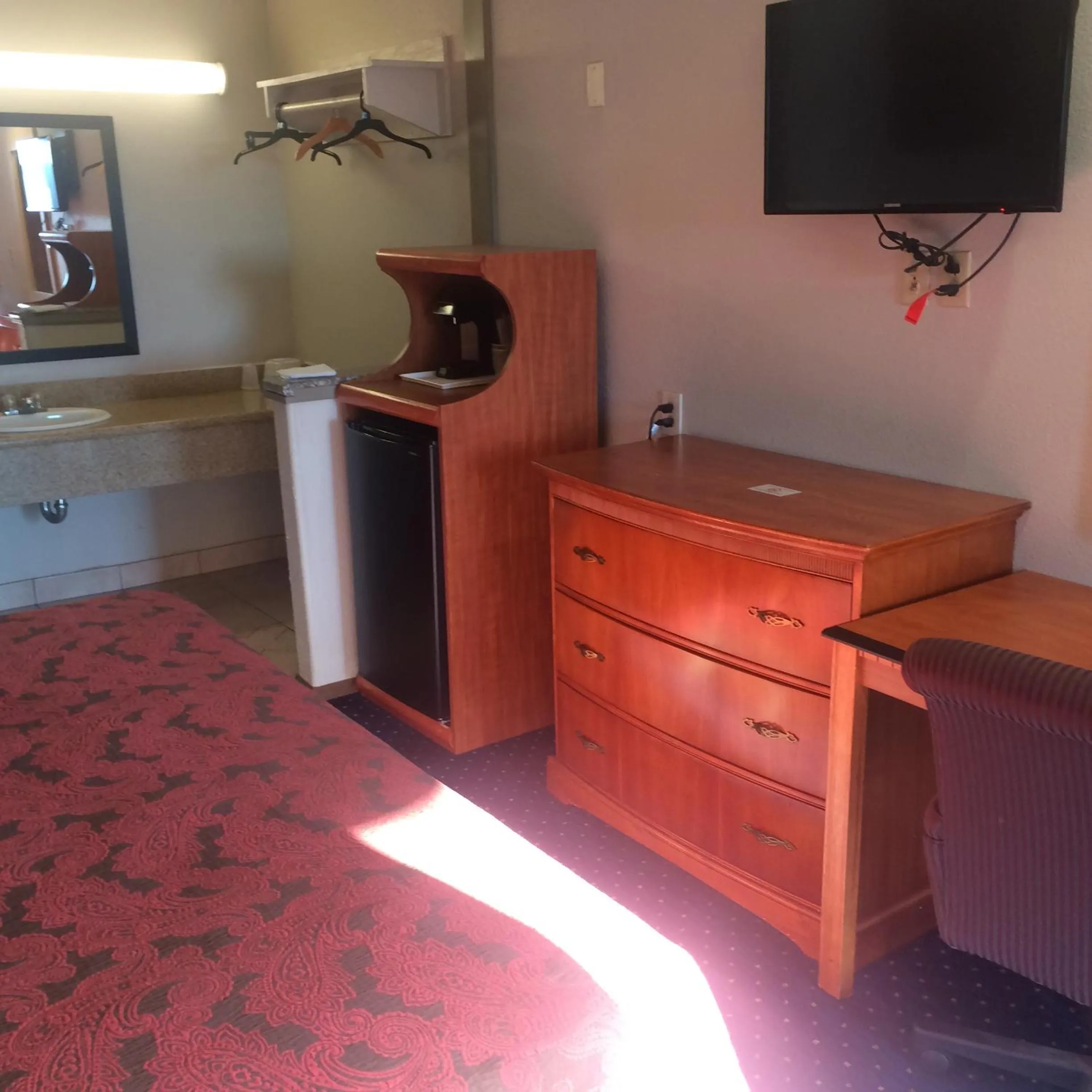 TV and multimedia in Crown Lodge Motel
