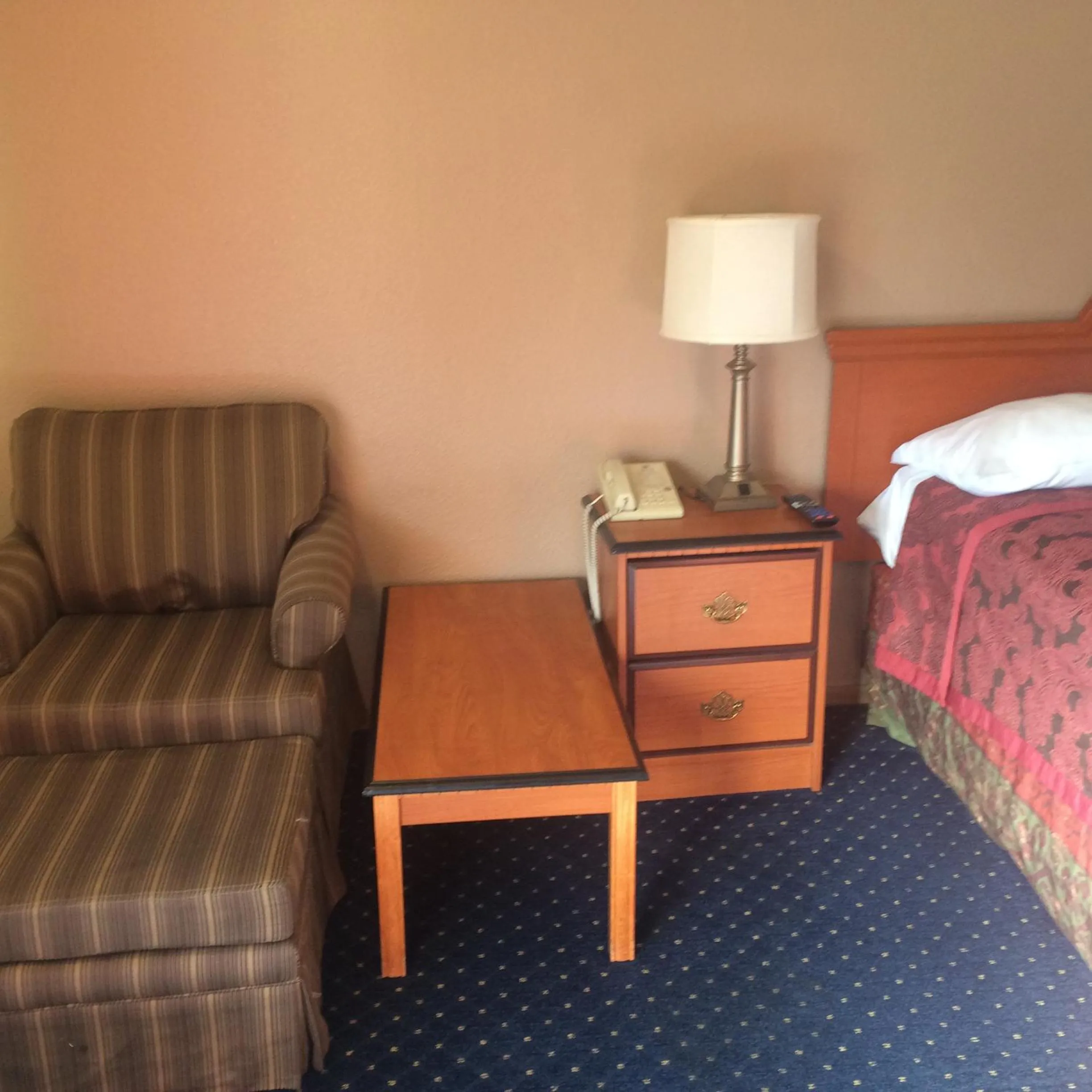 Bed in Crown Lodge Motel