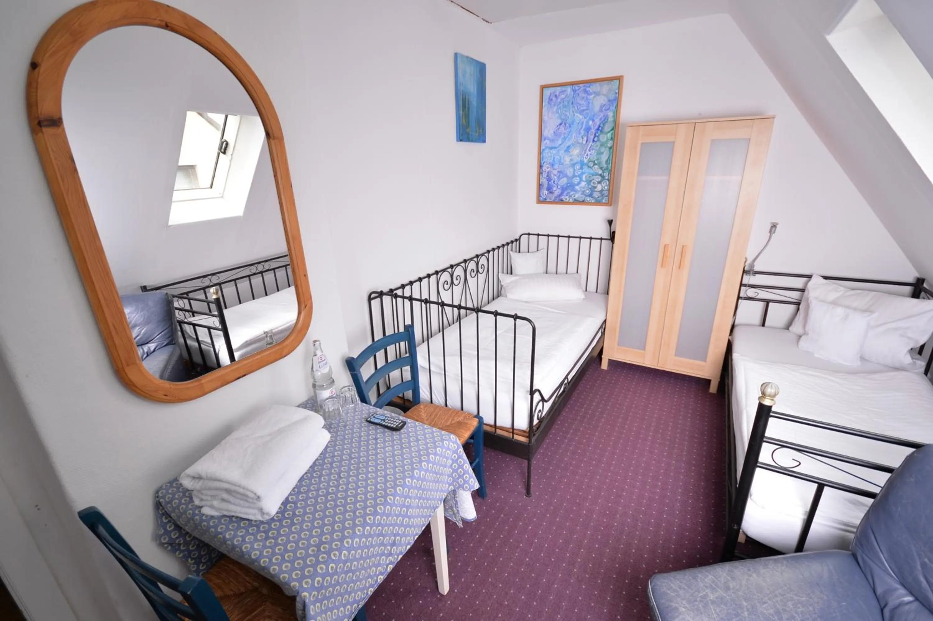 Photo of the whole room, Bed in Airportgästehaus Bremen