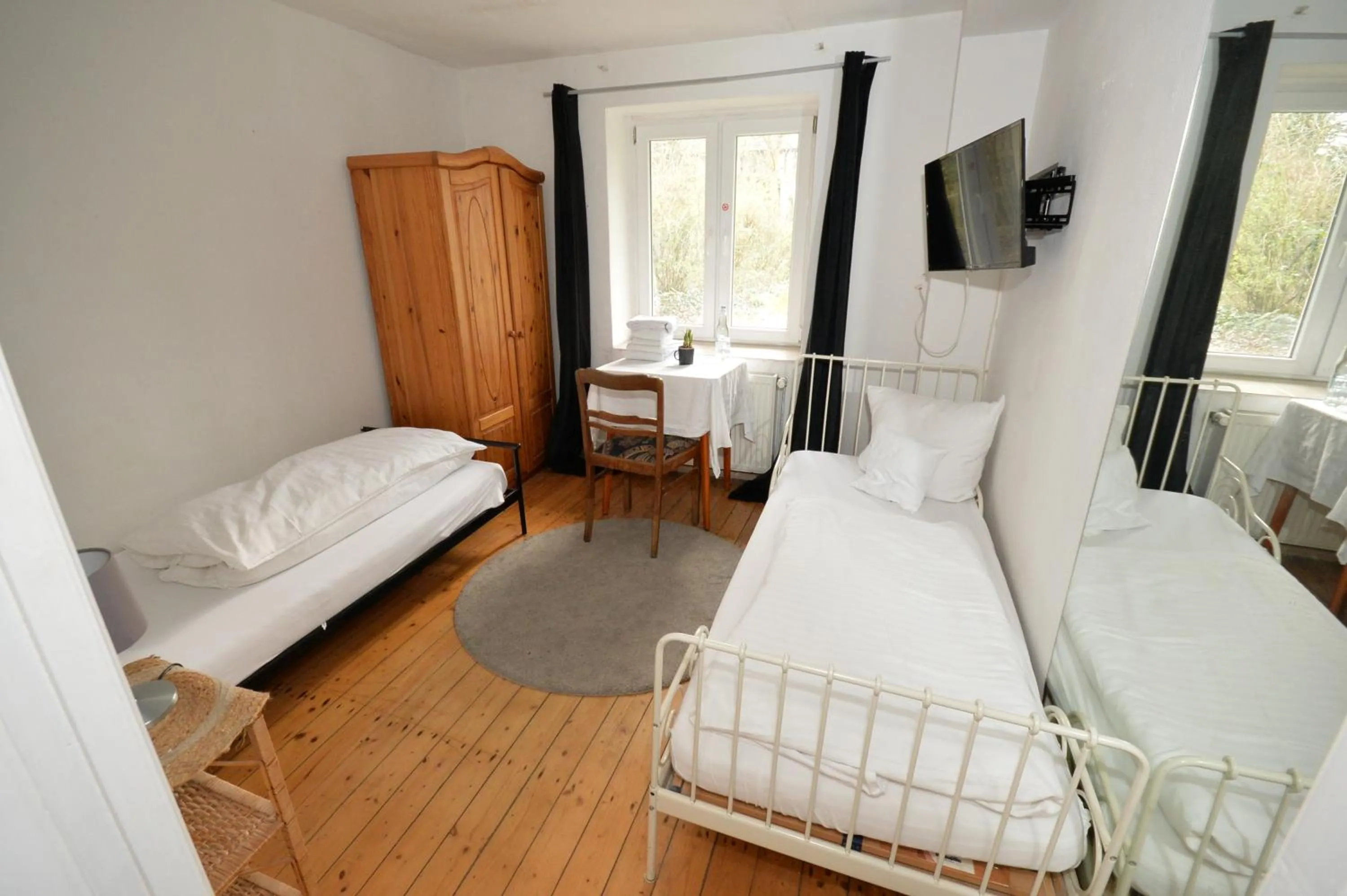 Photo of the whole room, Bed in Airportgästehaus Bremen