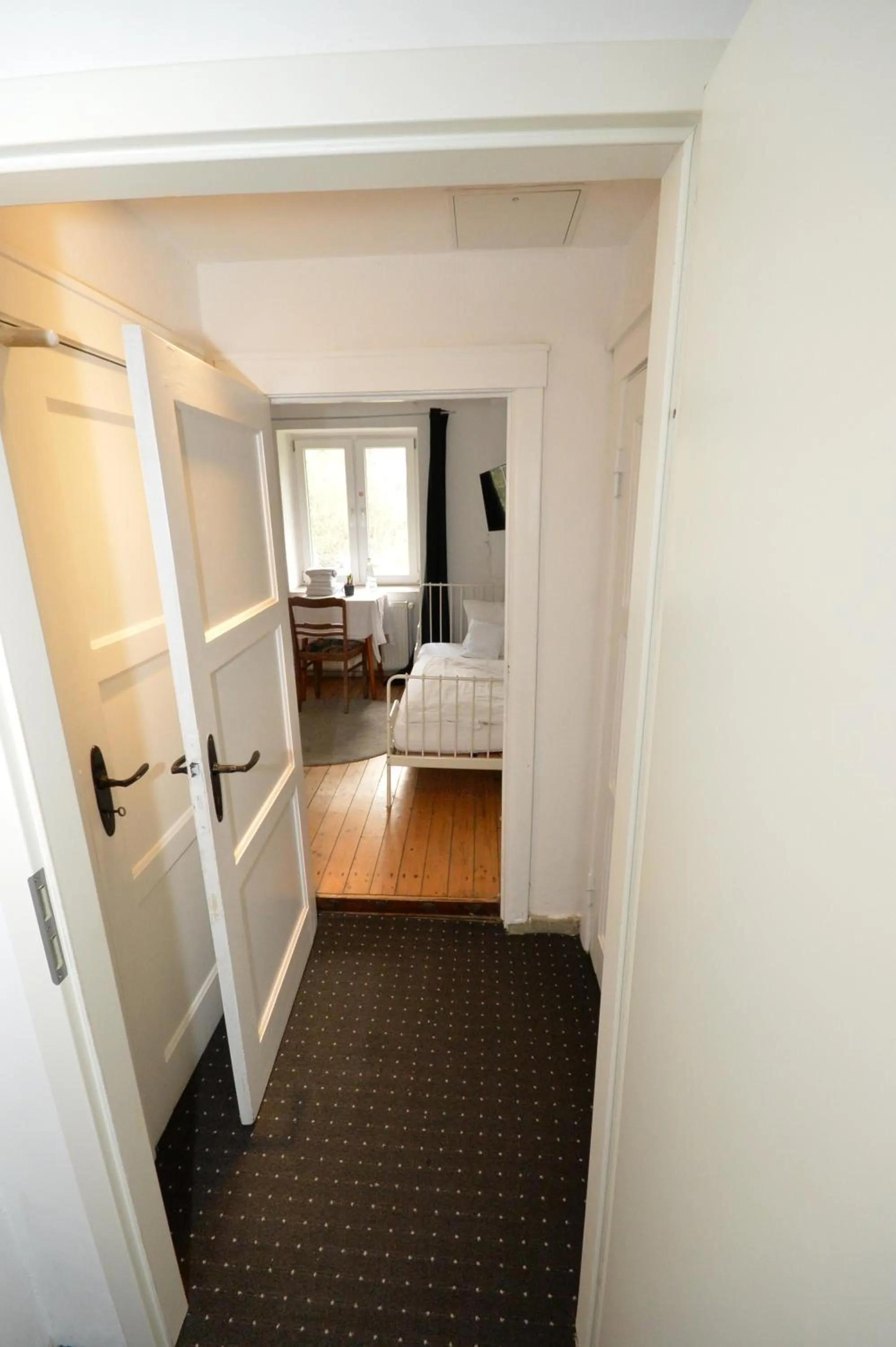 Photo of the whole room, Bed in Airportgästehaus Bremen