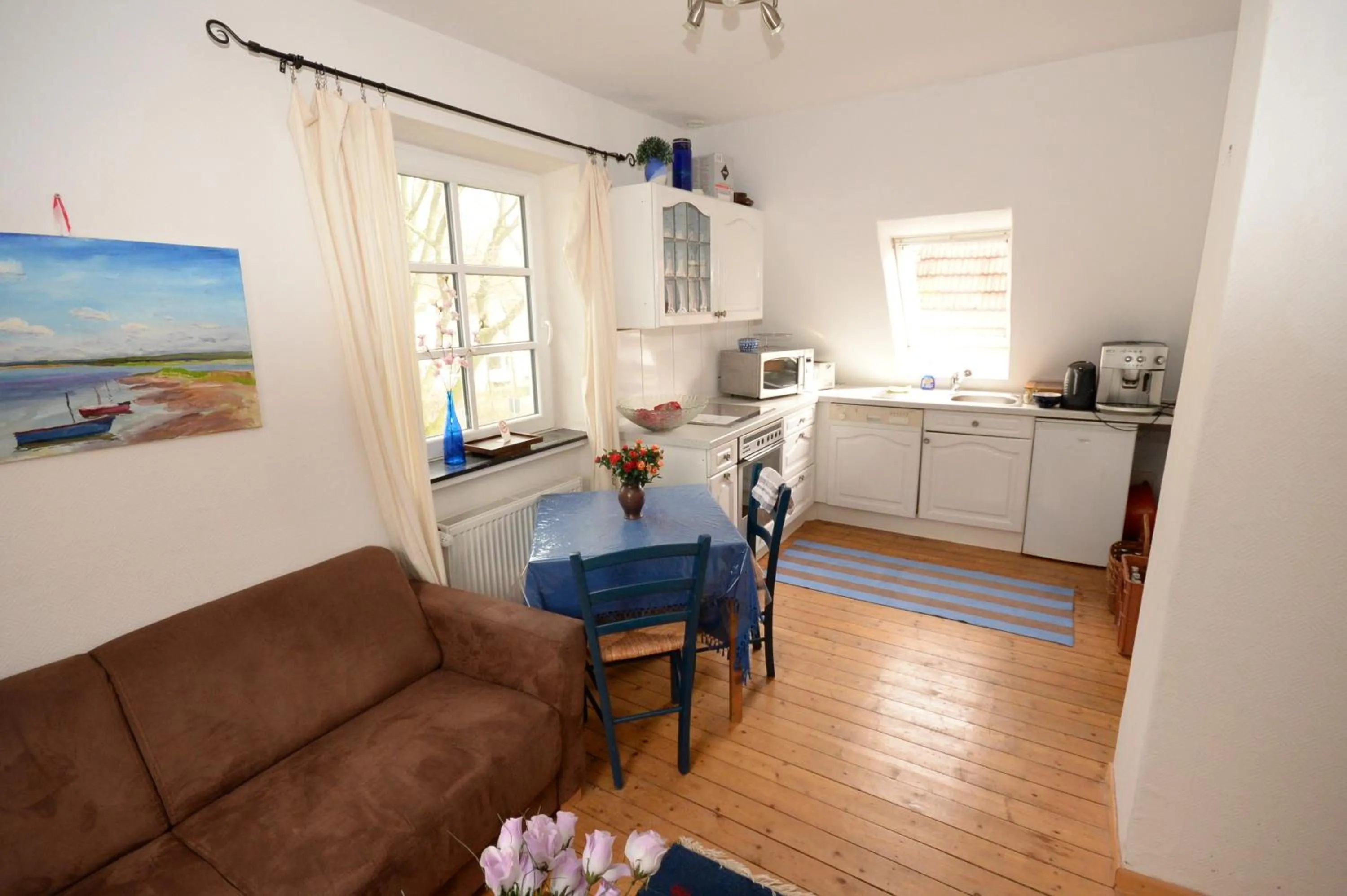 Kitchen or kitchenette in Airportgästehaus Bremen