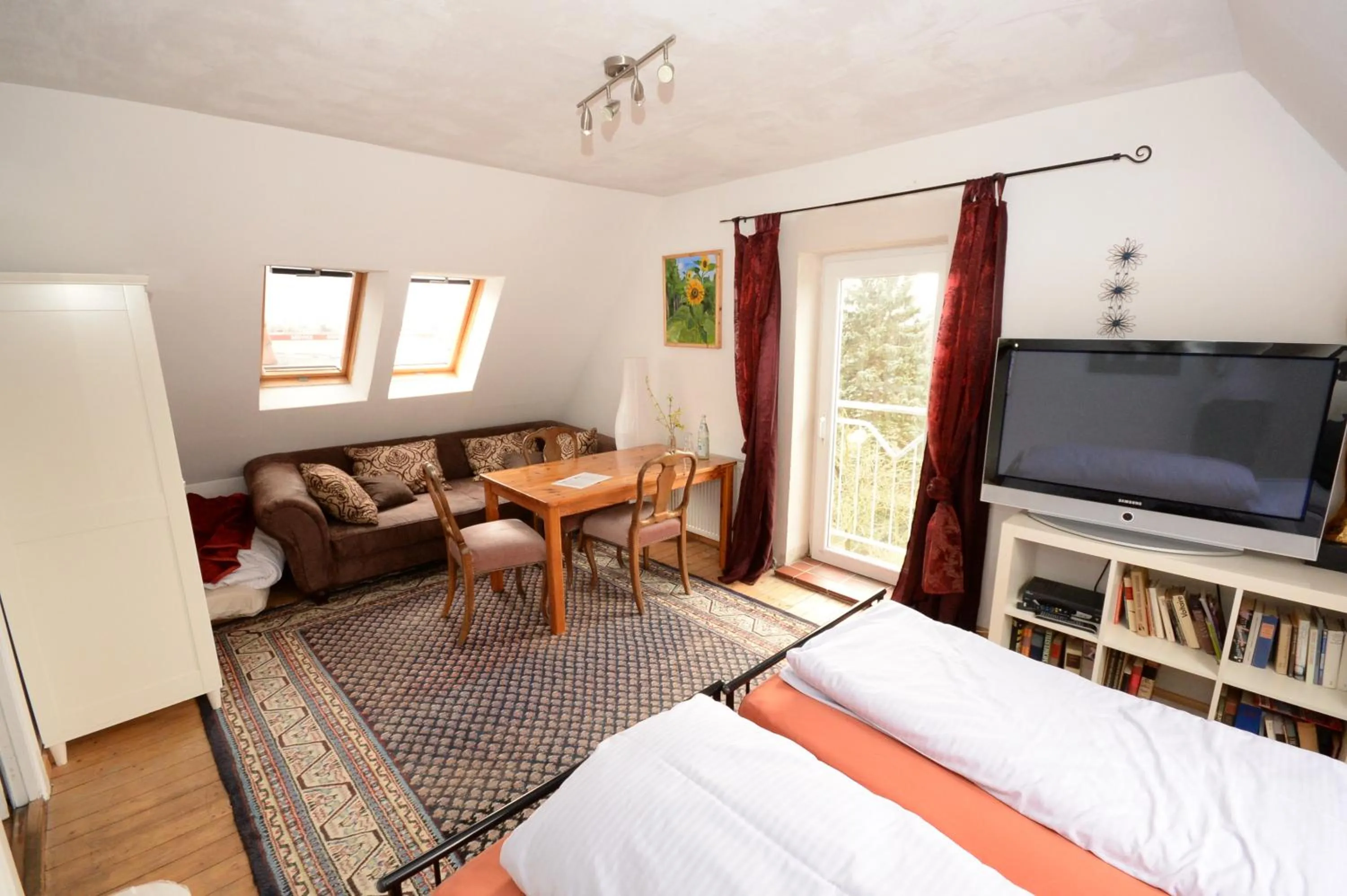 TV and multimedia, Bed in Airportgästehaus Bremen