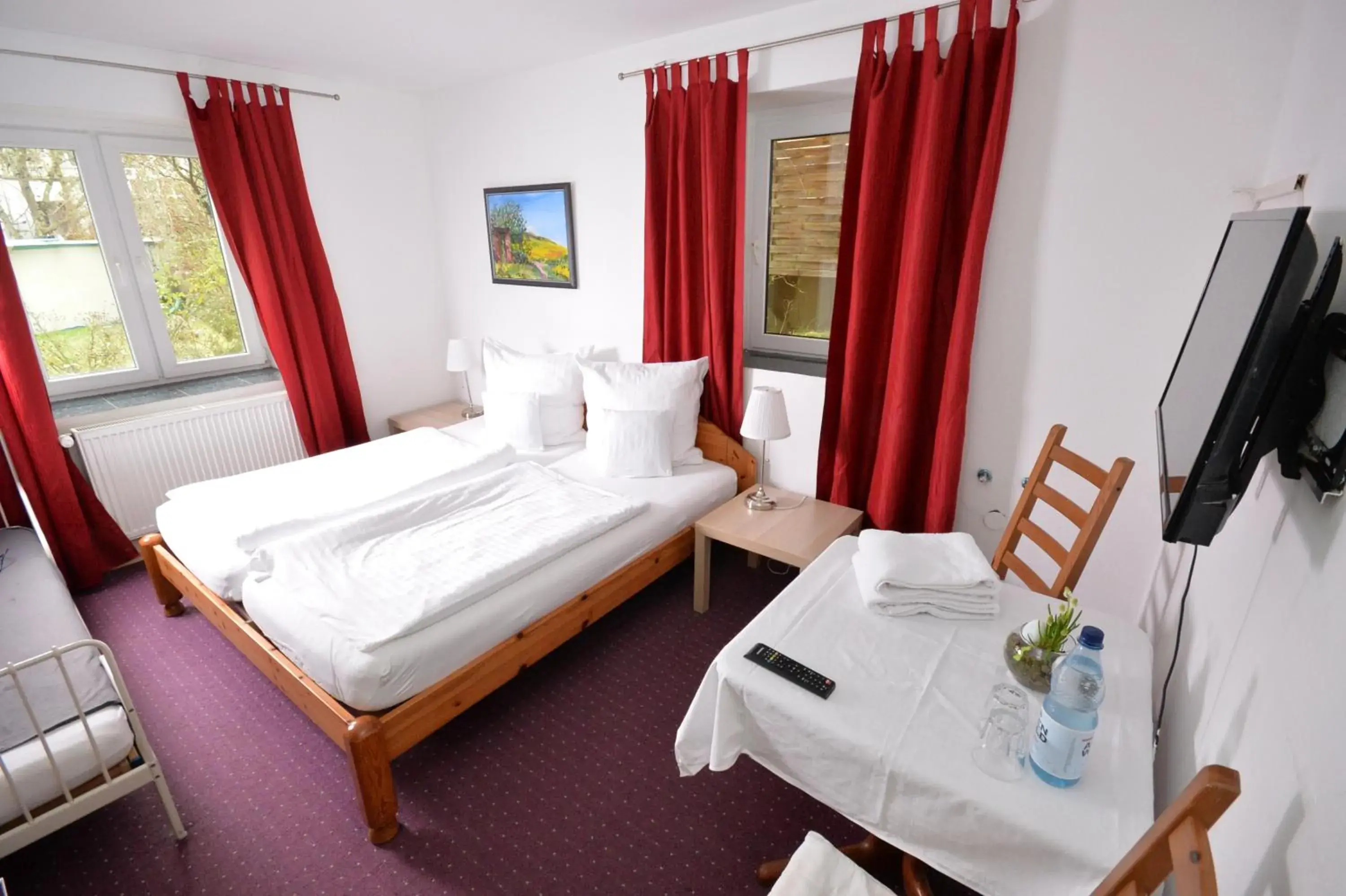 Photo of the whole room, Bed in Airportgästehaus Bremen Photo of the whole room, Bed in Airportgästehaus Bremen