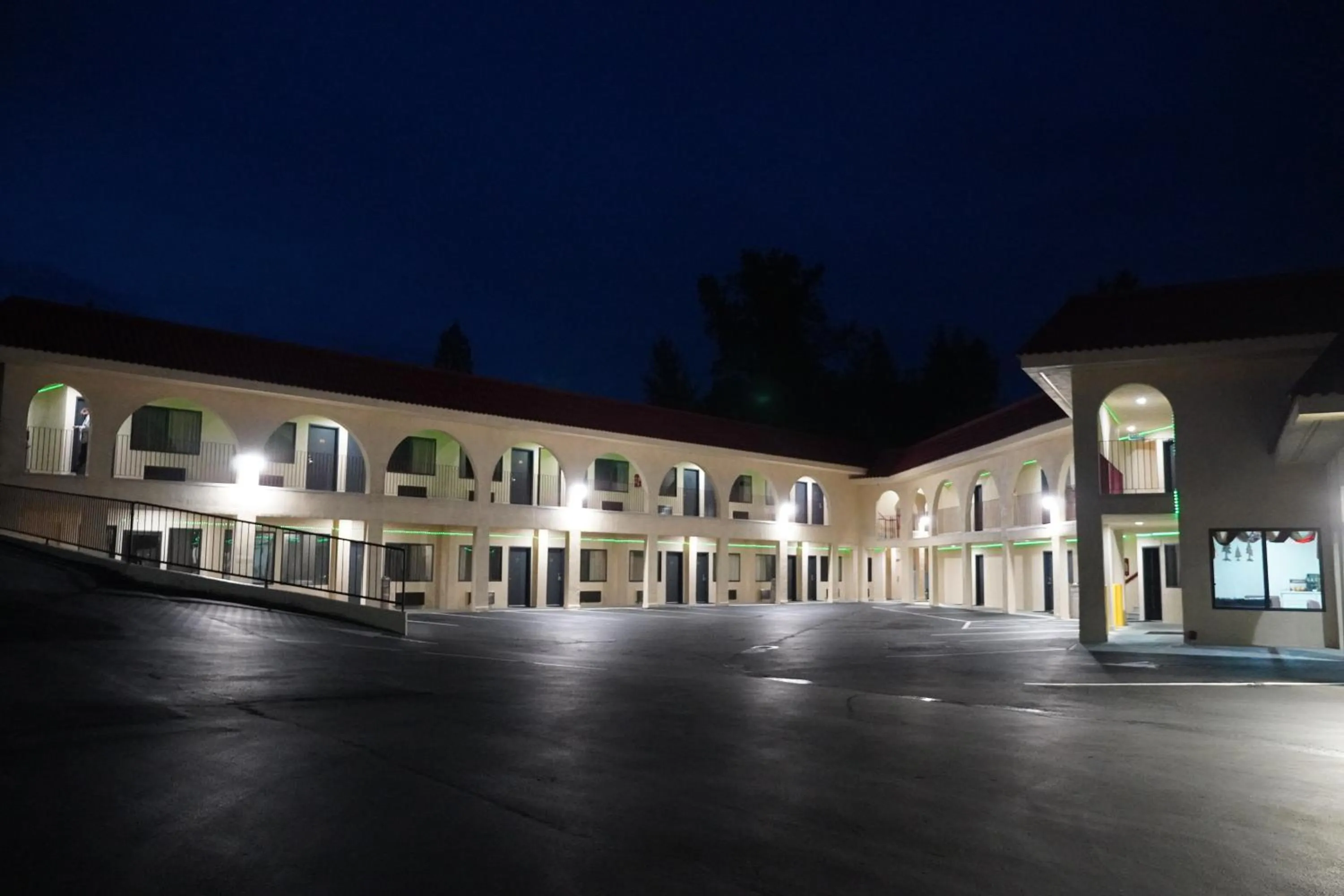 Property building in Timberland Inn & Suites