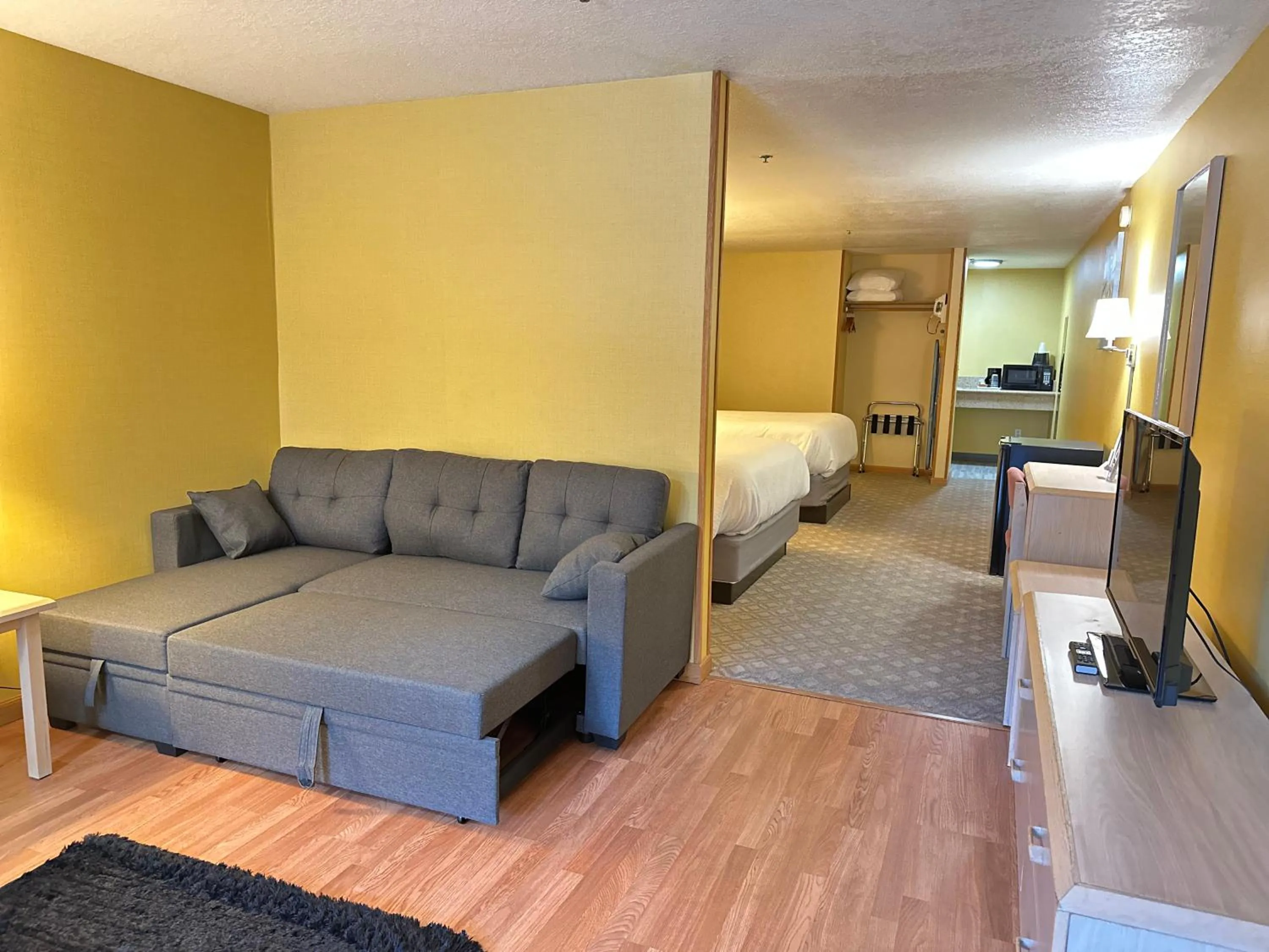 Living room in Timberland Inn & Suites