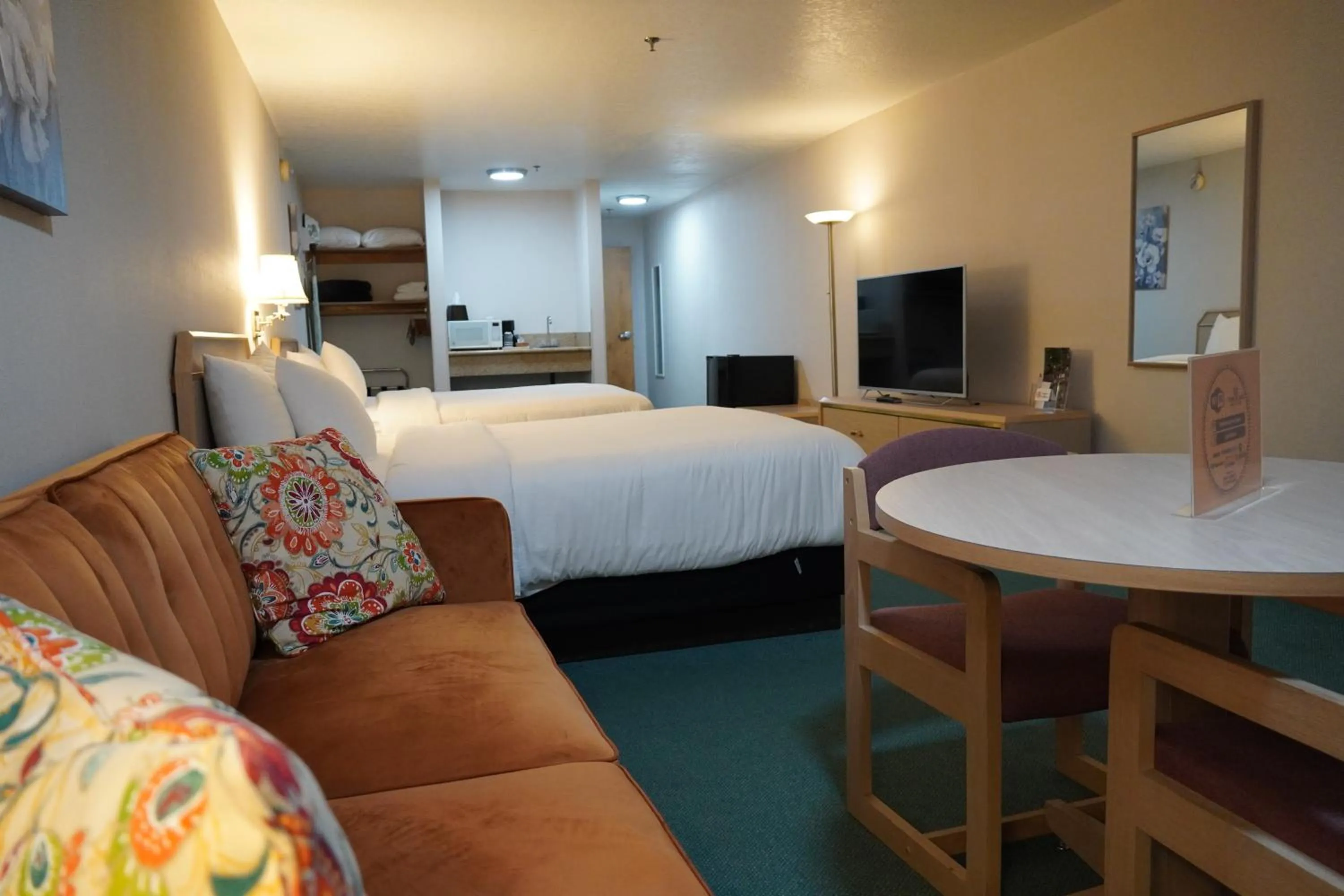 Bed in Timberland Inn & Suites