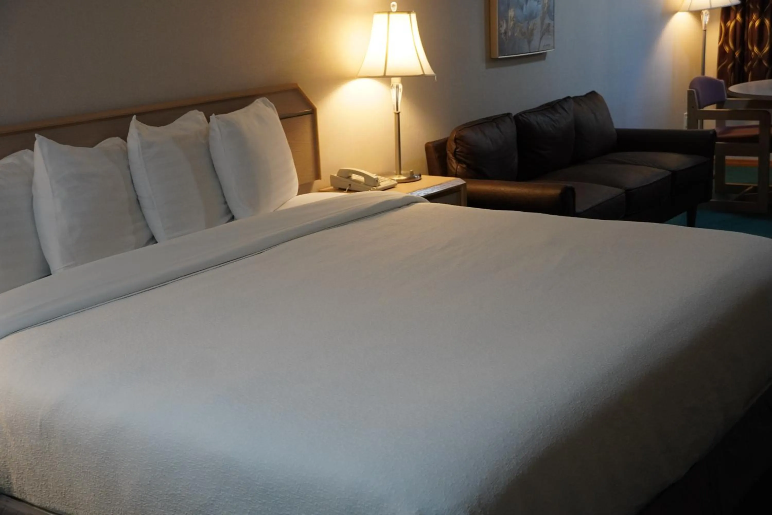 Bed in Timberland Inn & Suites