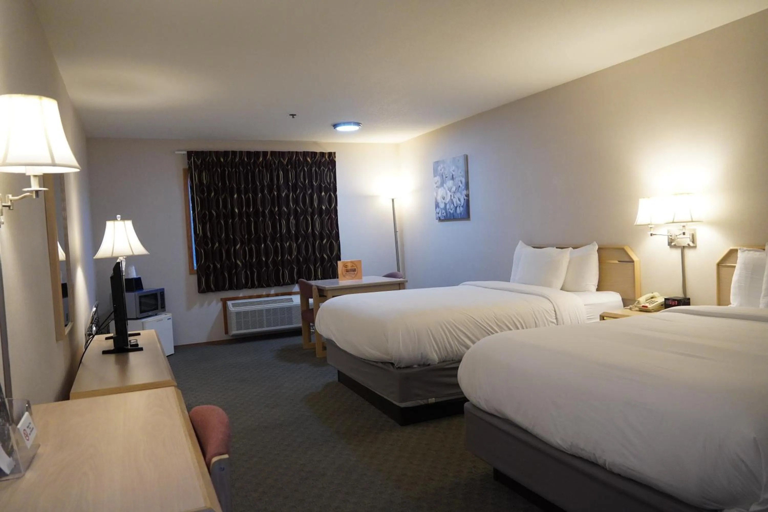 Bedroom, Bed in Timberland Inn & Suites