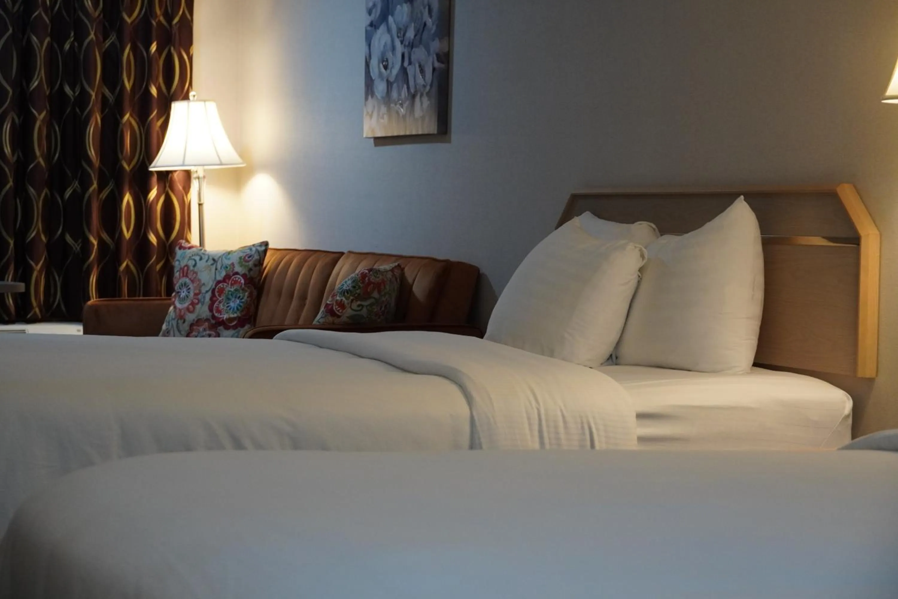 Bed in Timberland Inn & Suites