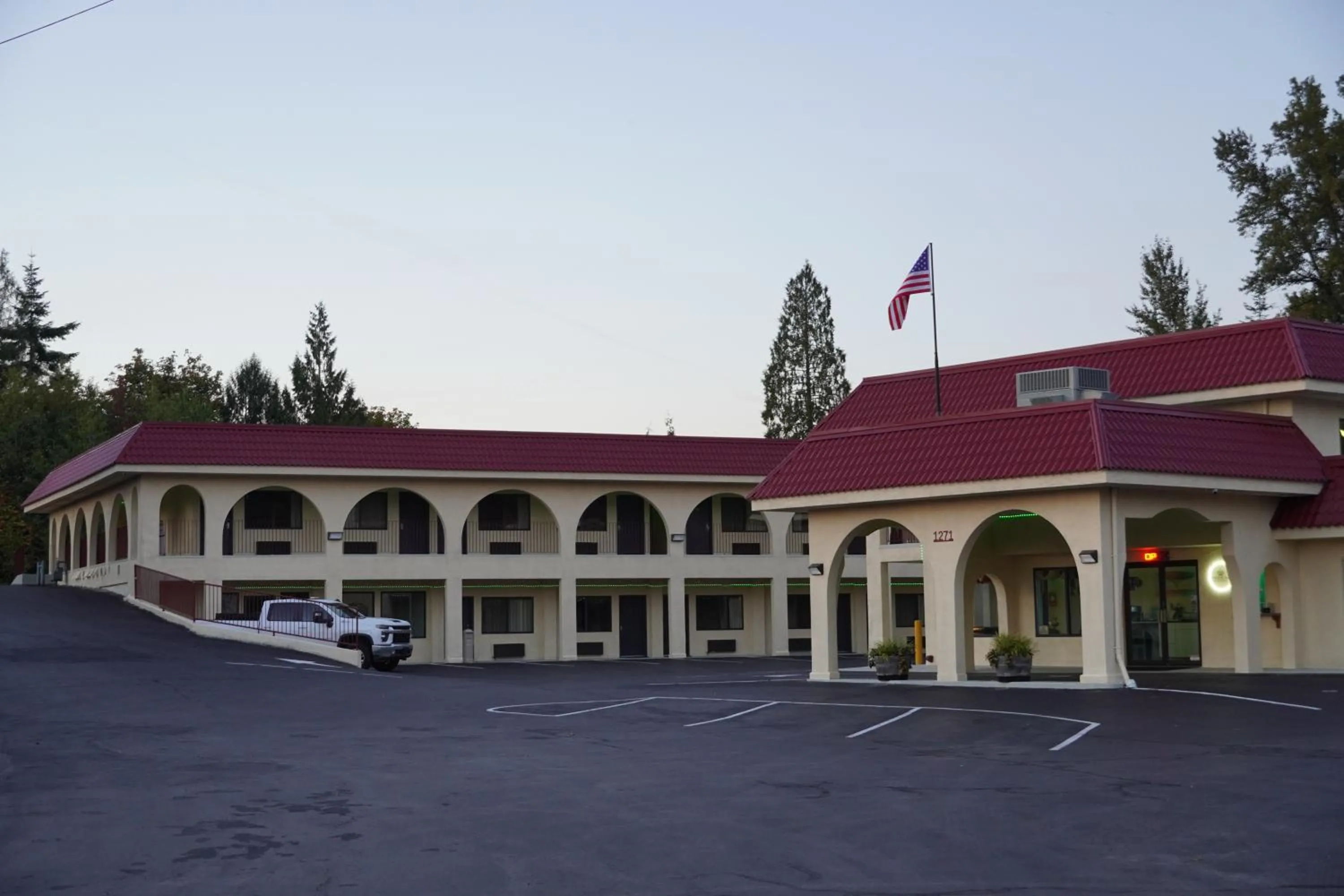 Property building in Timberland Inn & Suites