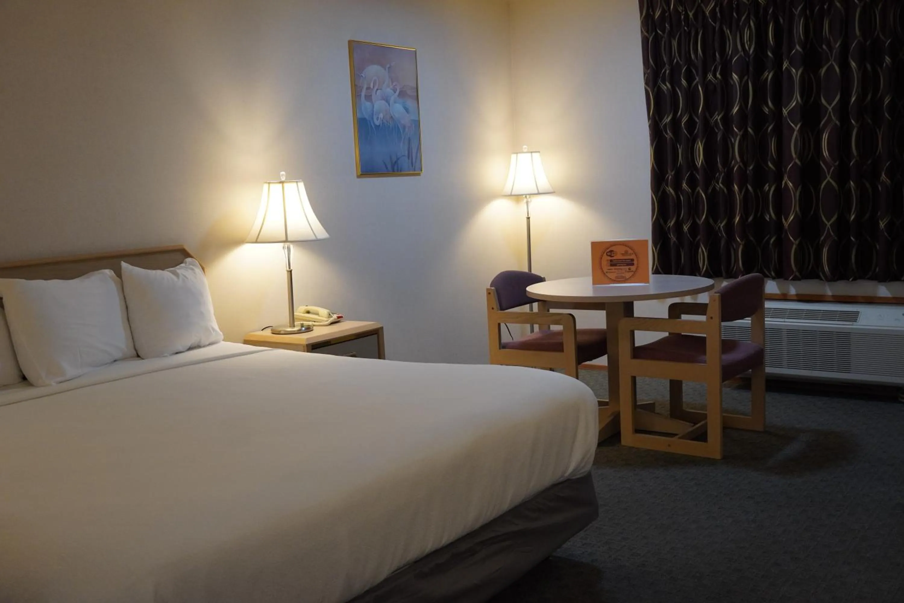 Bed in Timberland Inn & Suites