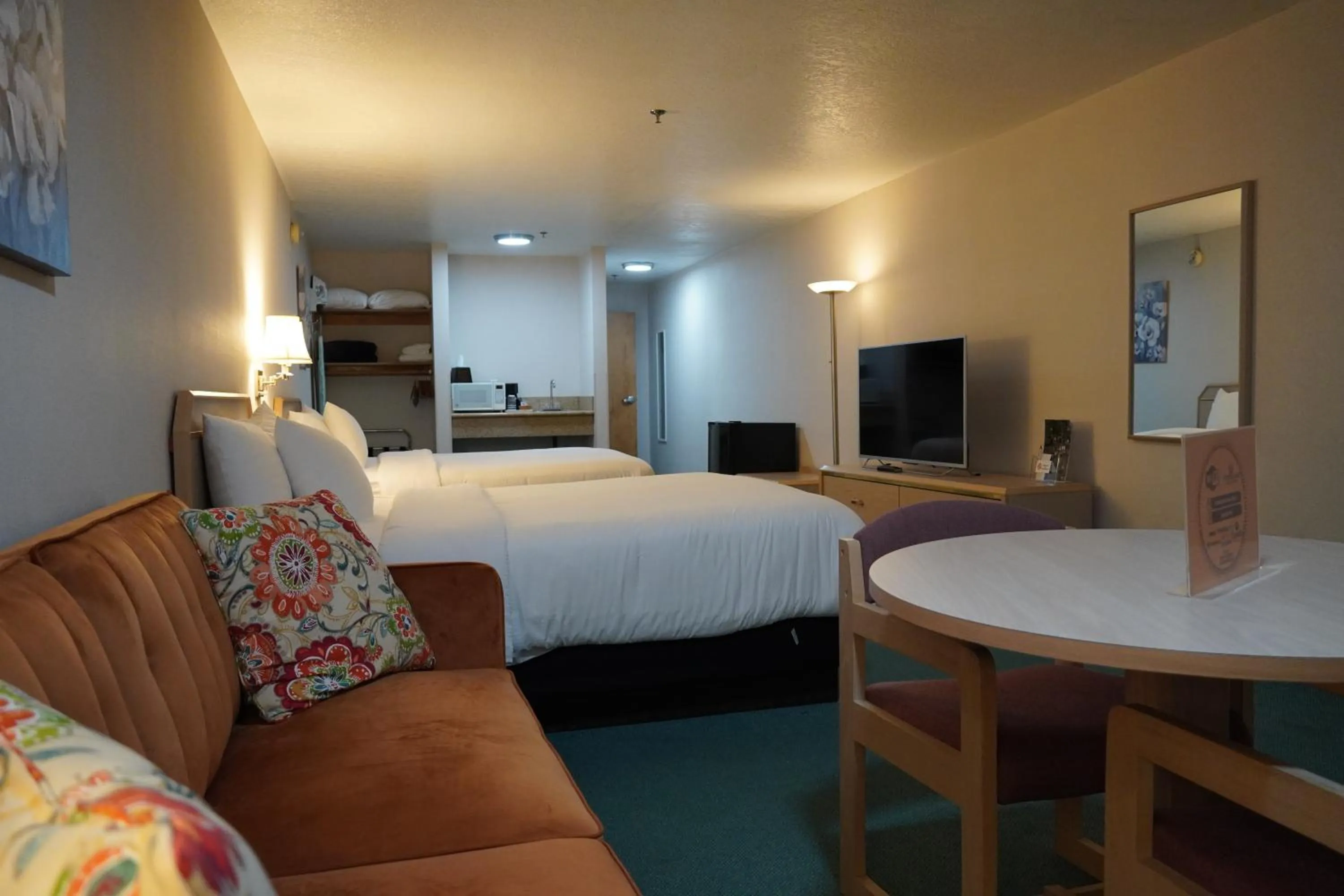 Bedroom, Bed in Timberland Inn & Suites