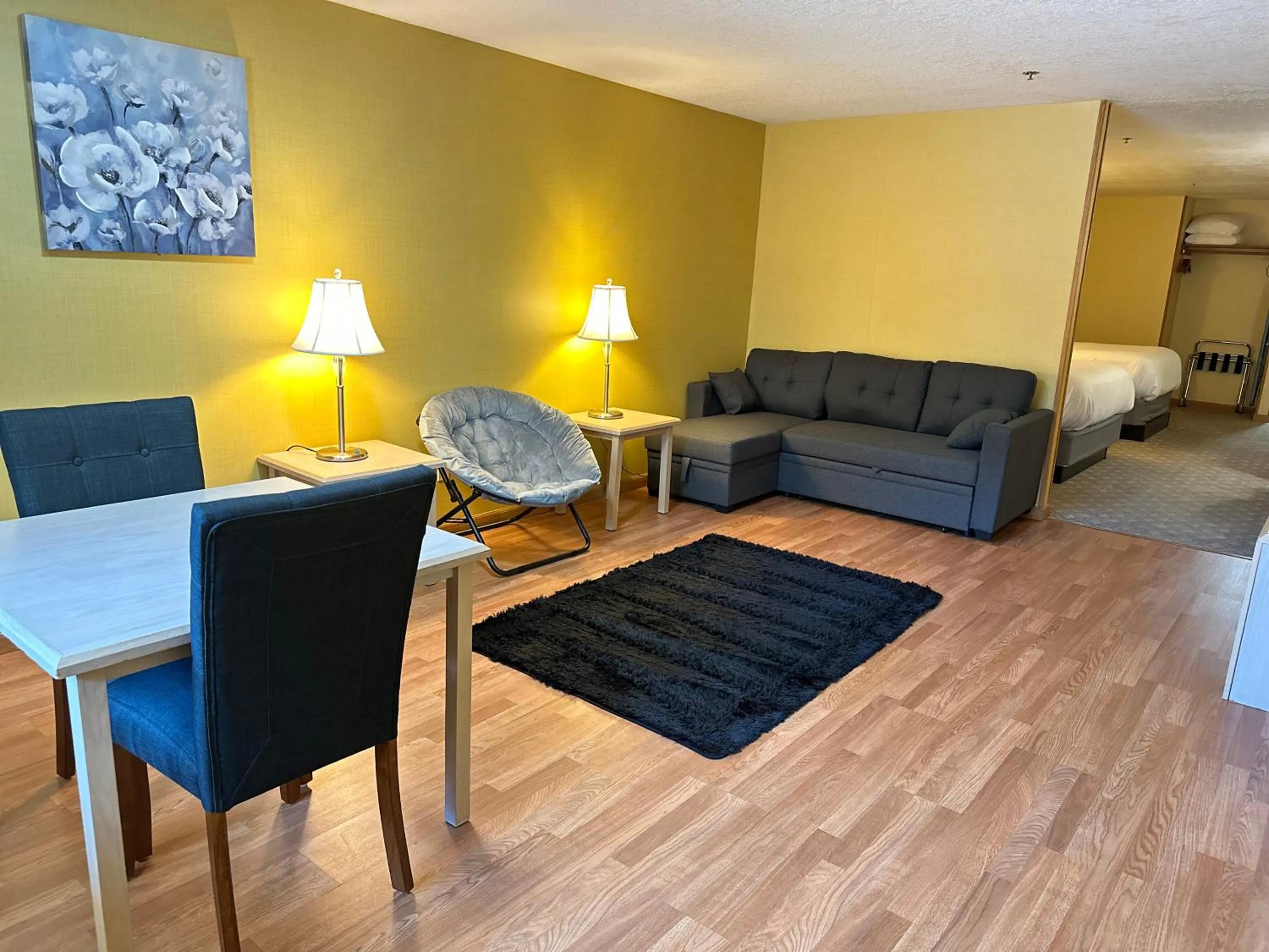 Living room in Timberland Inn & Suites