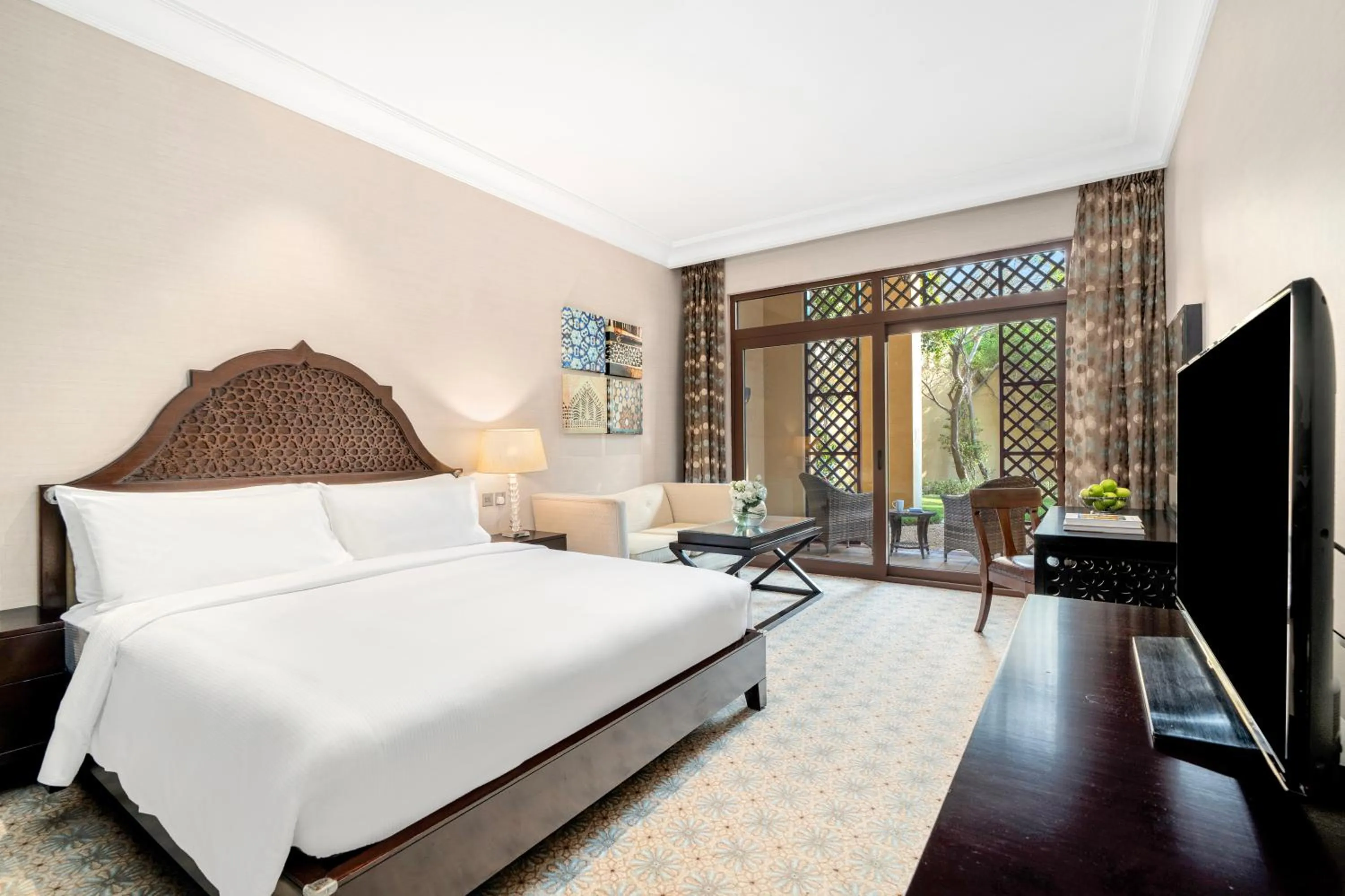 Bedroom, Bed in Hilton Ras Al Khaimah Beach Resort
