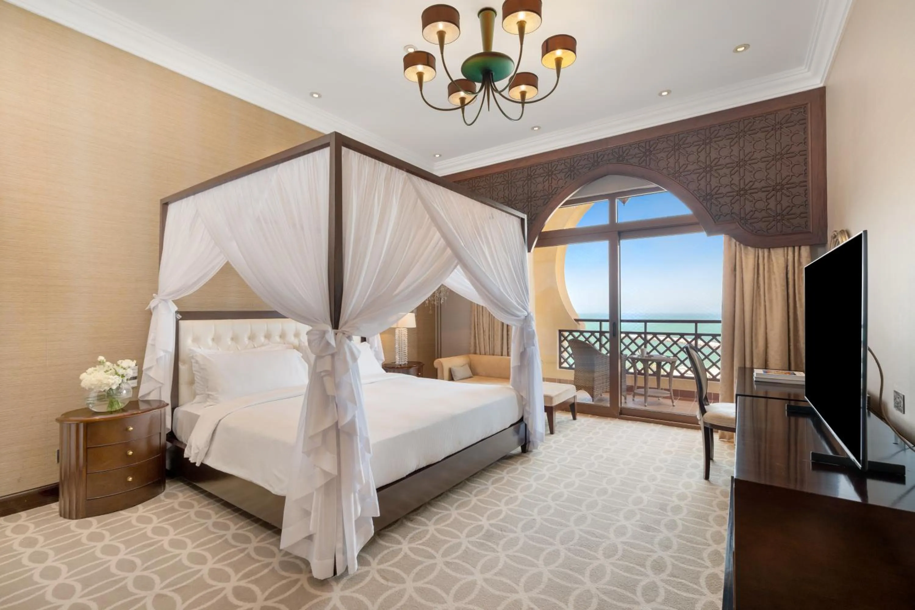 Bedroom, Bed in Hilton Ras Al Khaimah Beach Resort