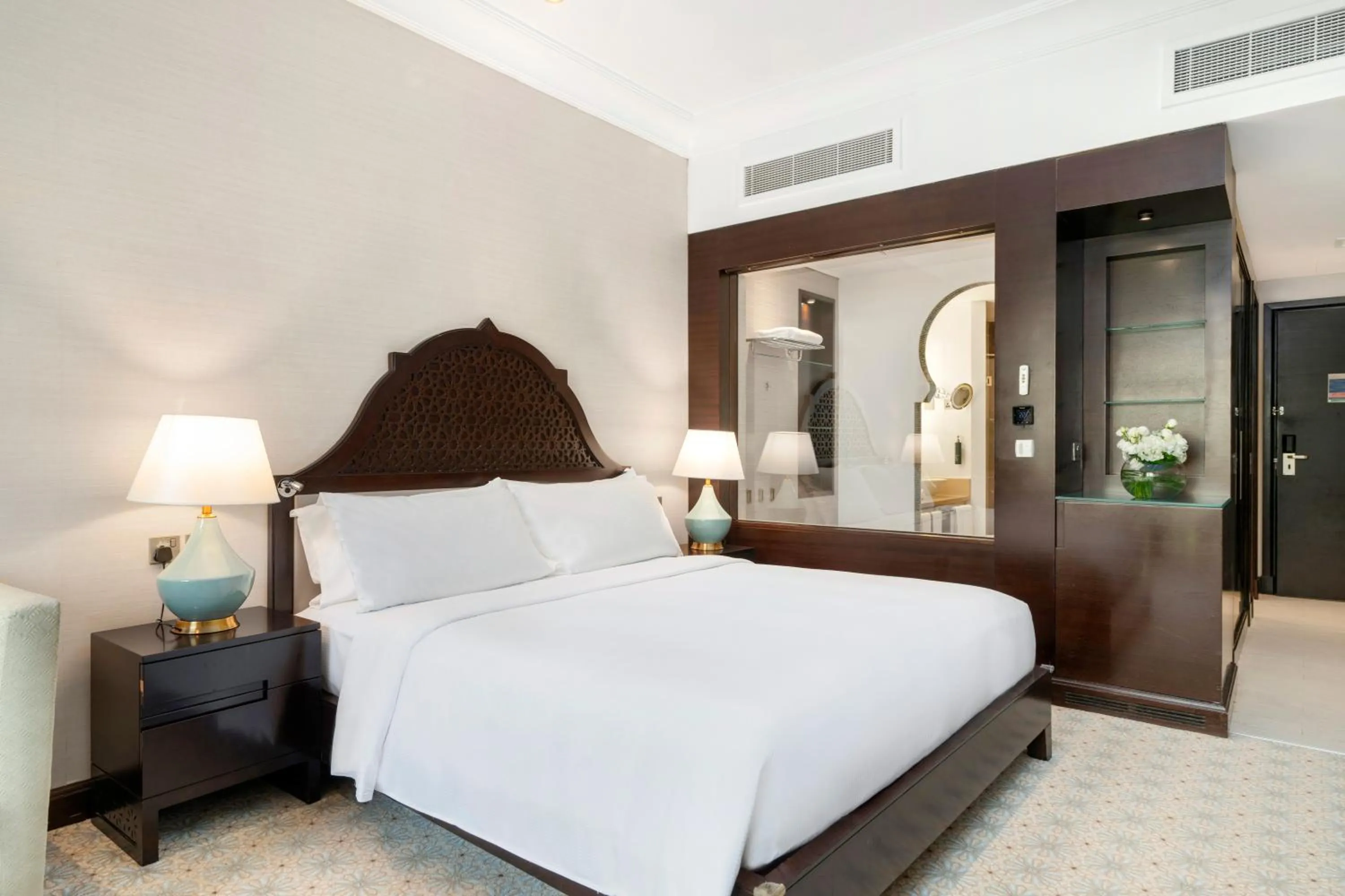 Bedroom, Bed in Hilton Ras Al Khaimah Beach Resort