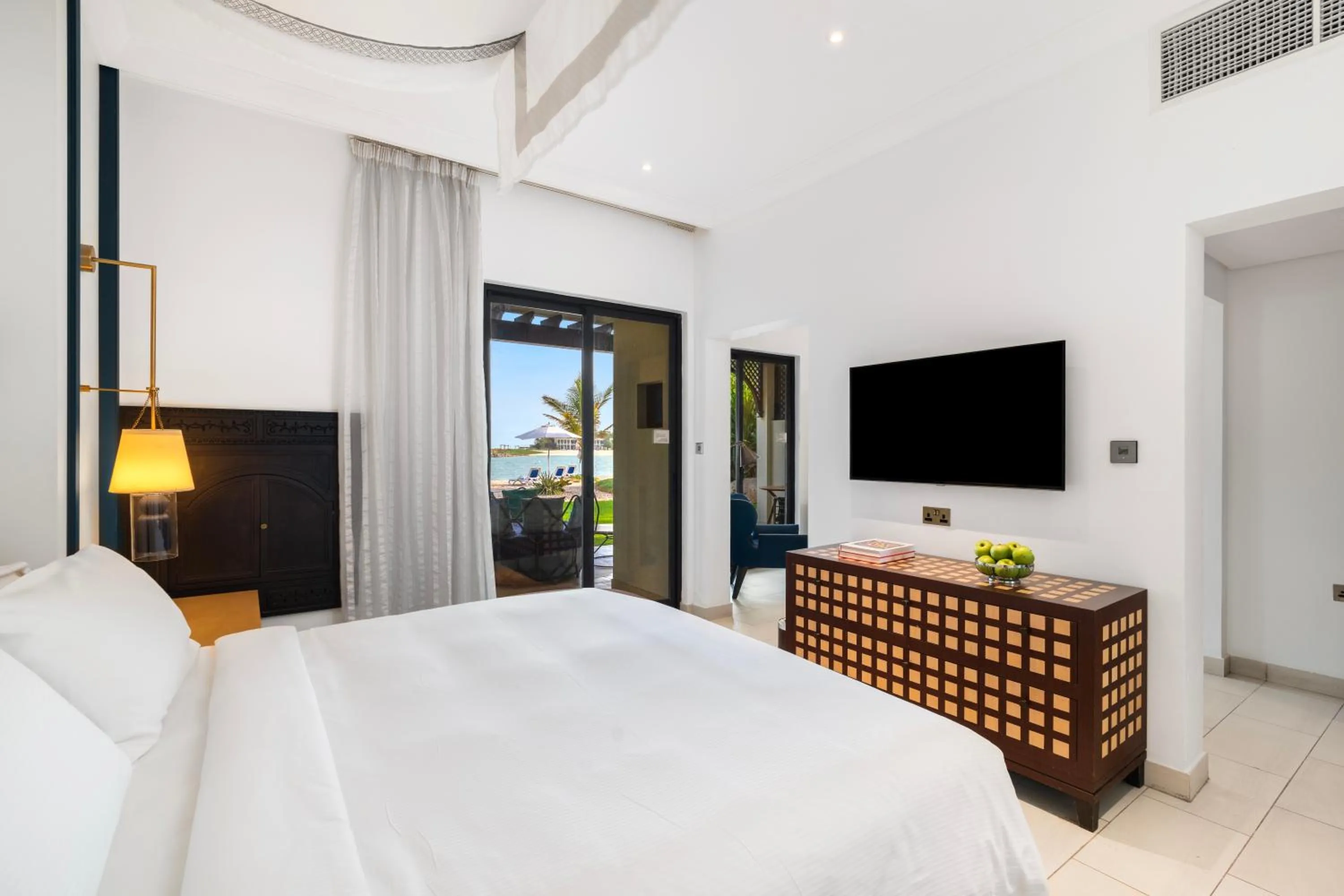 Bedroom, Bed in Hilton Ras Al Khaimah Beach Resort