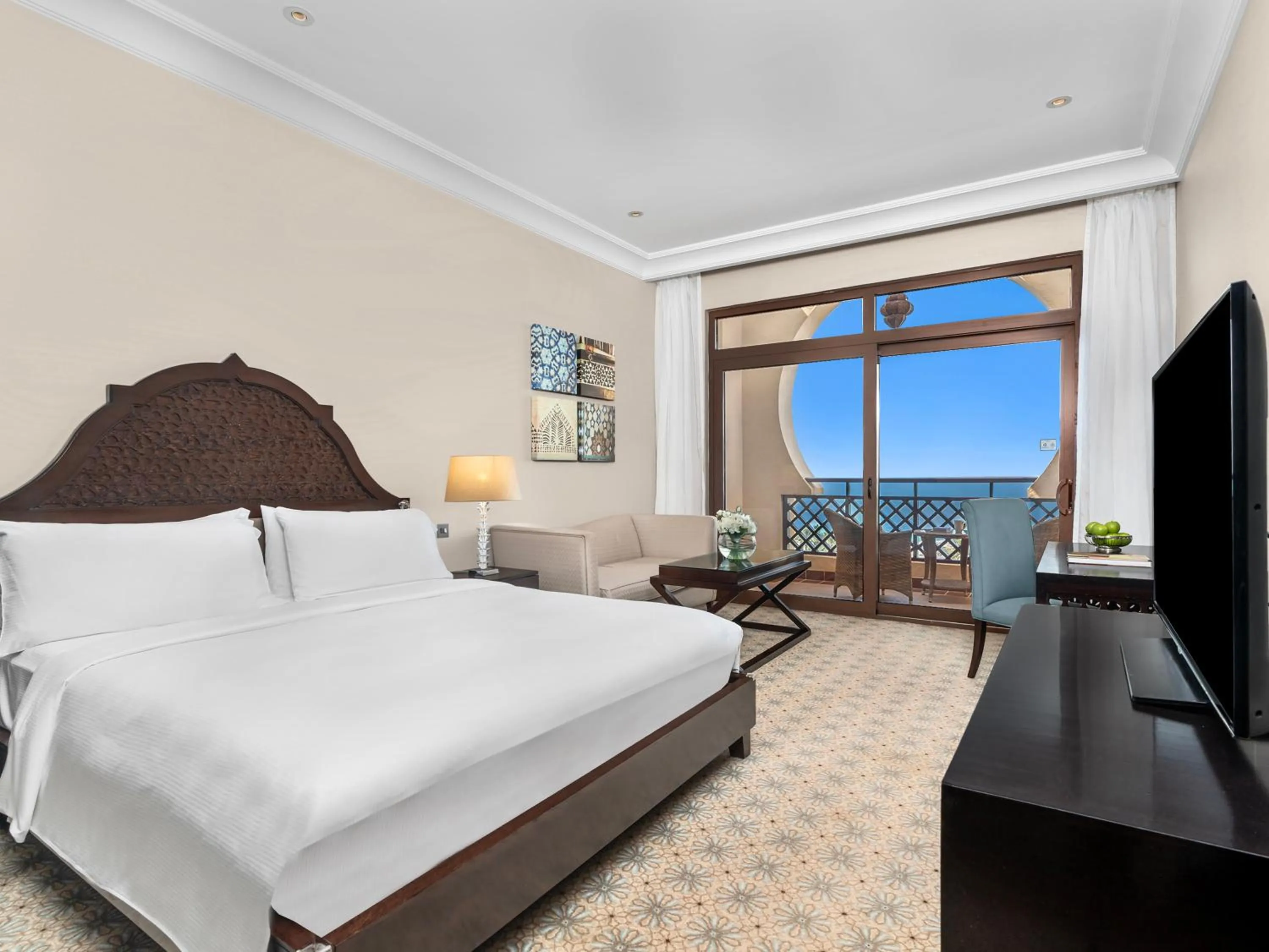 Bedroom, Bed in Hilton Ras Al Khaimah Beach Resort