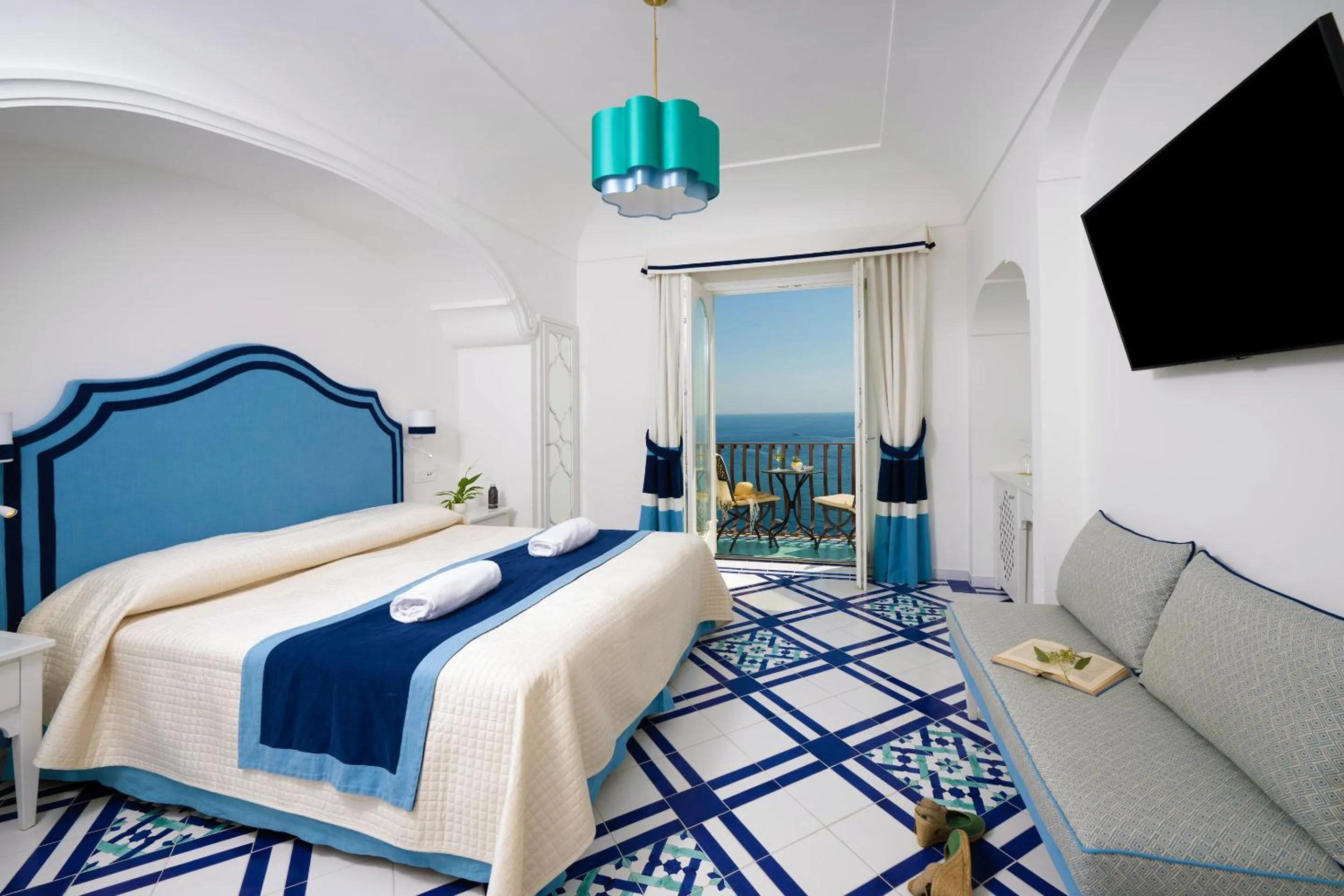 Bed in Albergo California