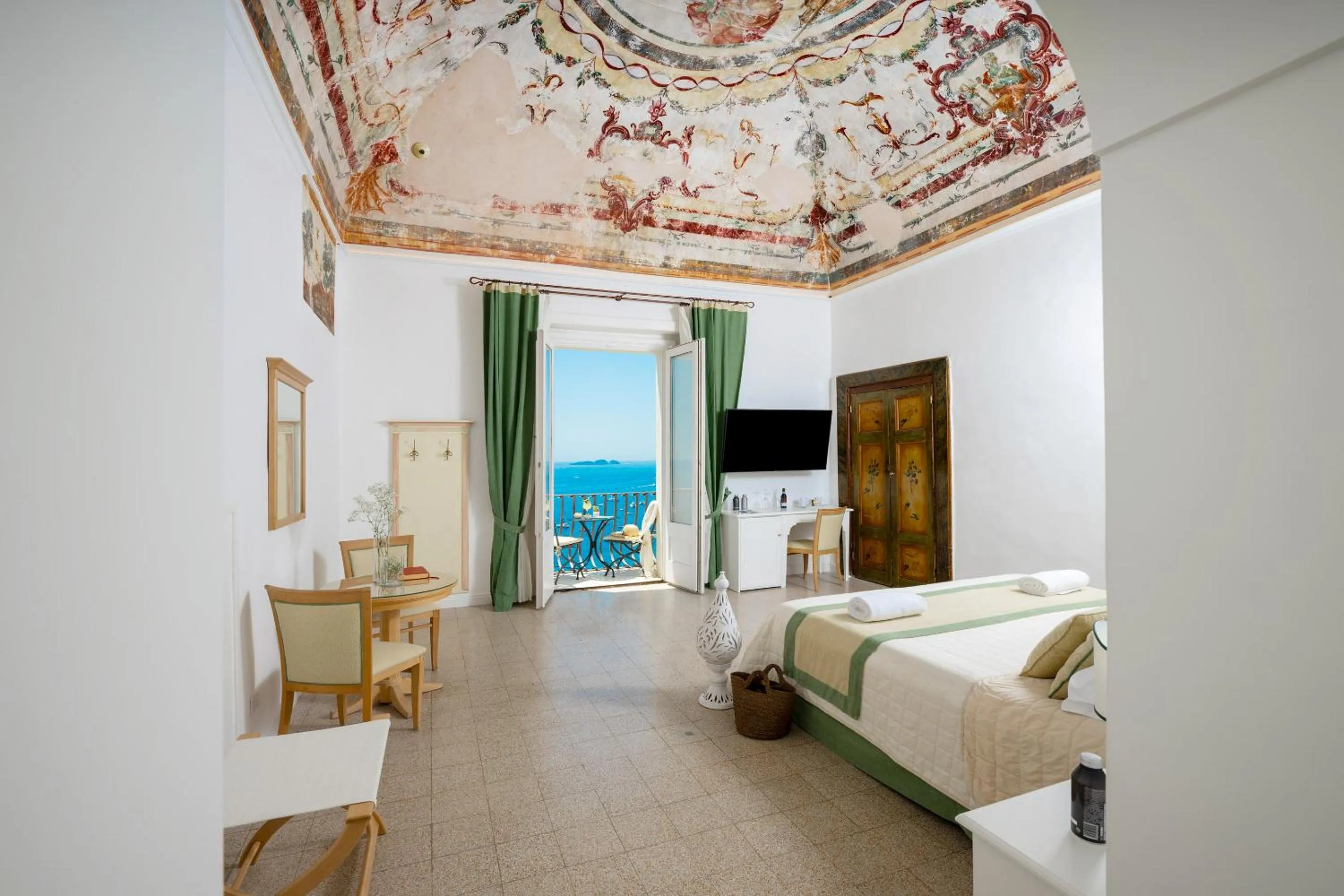 Bed in Albergo California