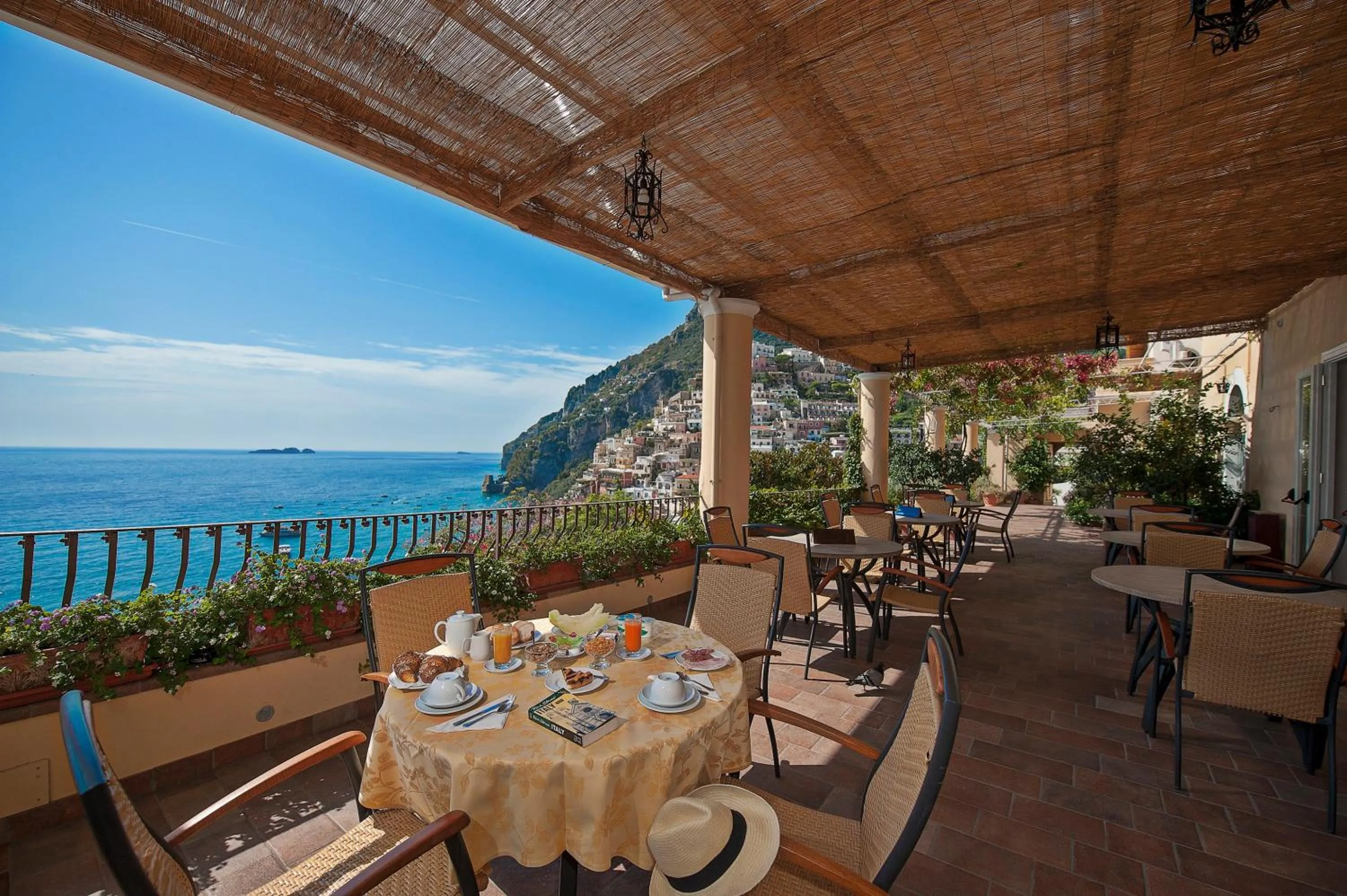 Restaurant/places to eat in Albergo California