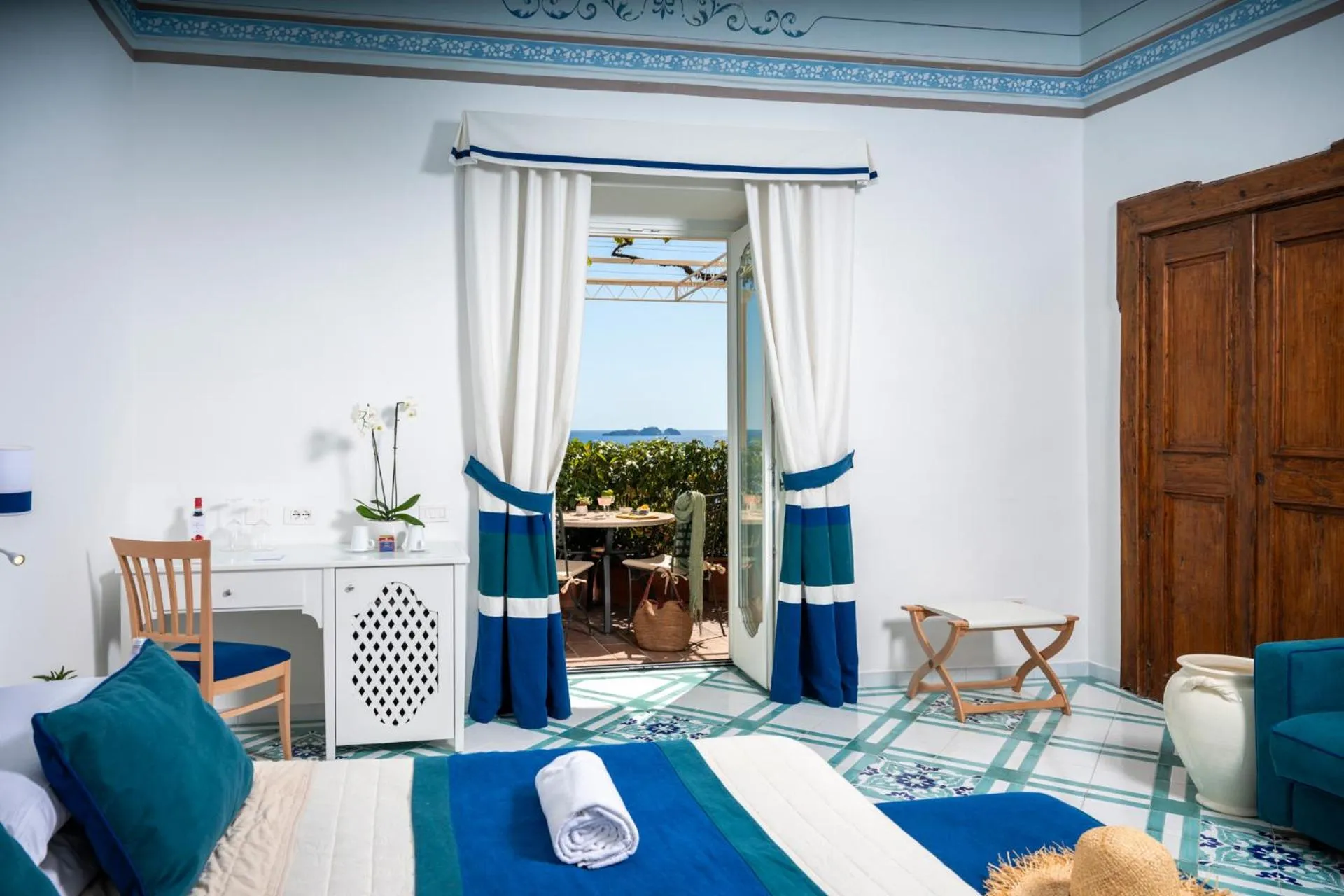 Bed in Albergo California