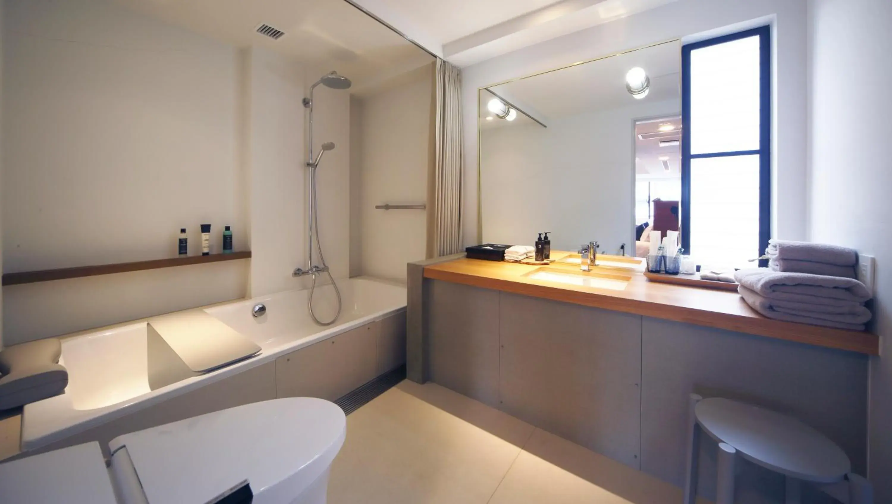 Photo of the whole room, Bathroom in Bijuu
