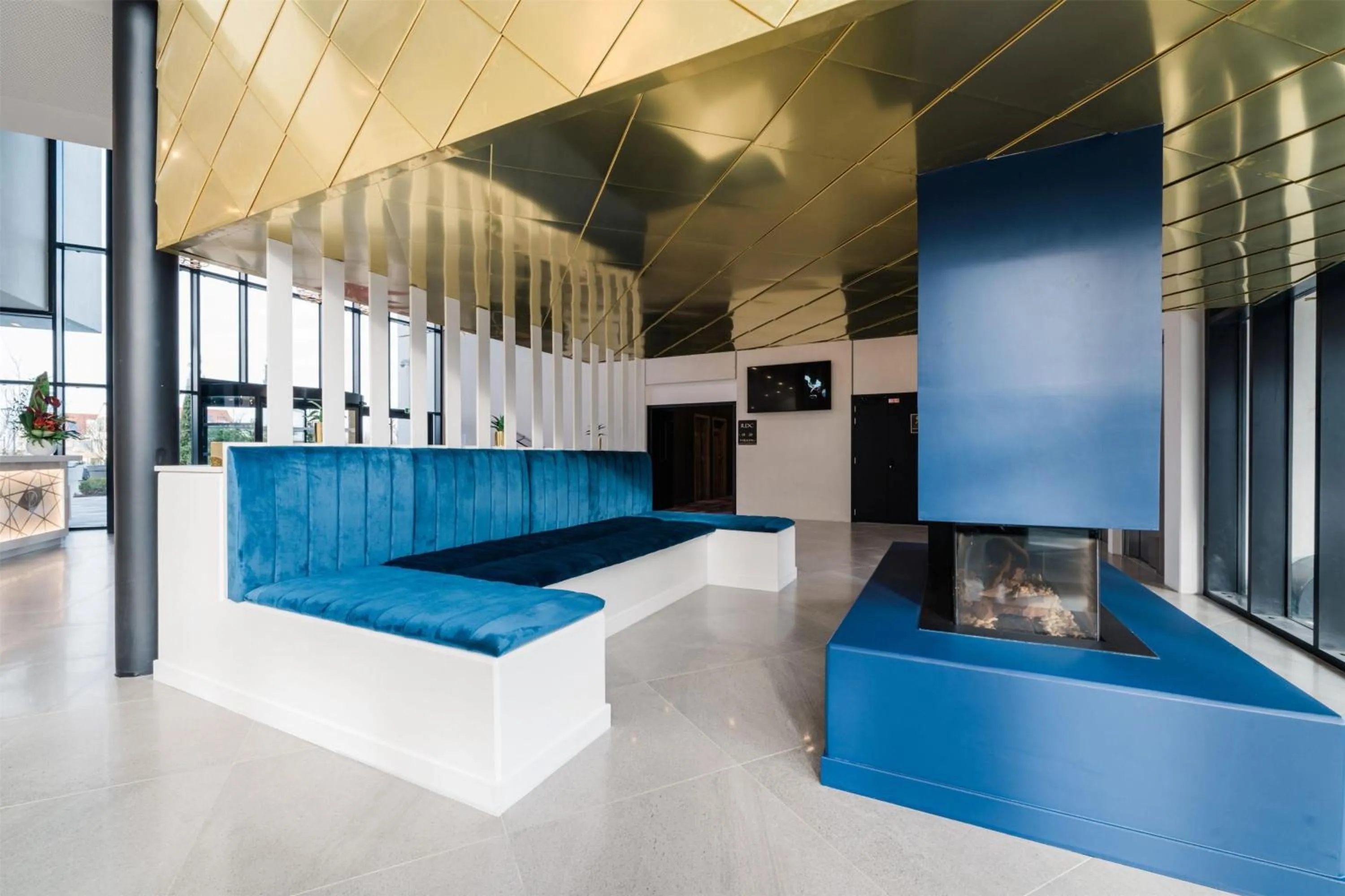 Lobby or reception in Hotel Dali Val d'Europe, Tapestry Collection by Hilton