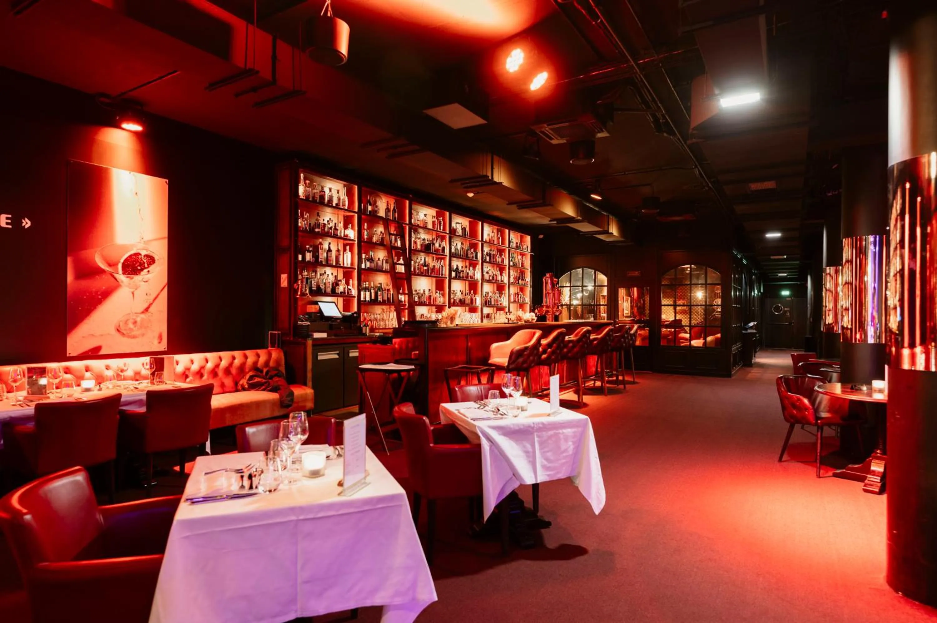 Lounge or bar in Hotel Dali Val d'Europe, Tapestry Collection by Hilton