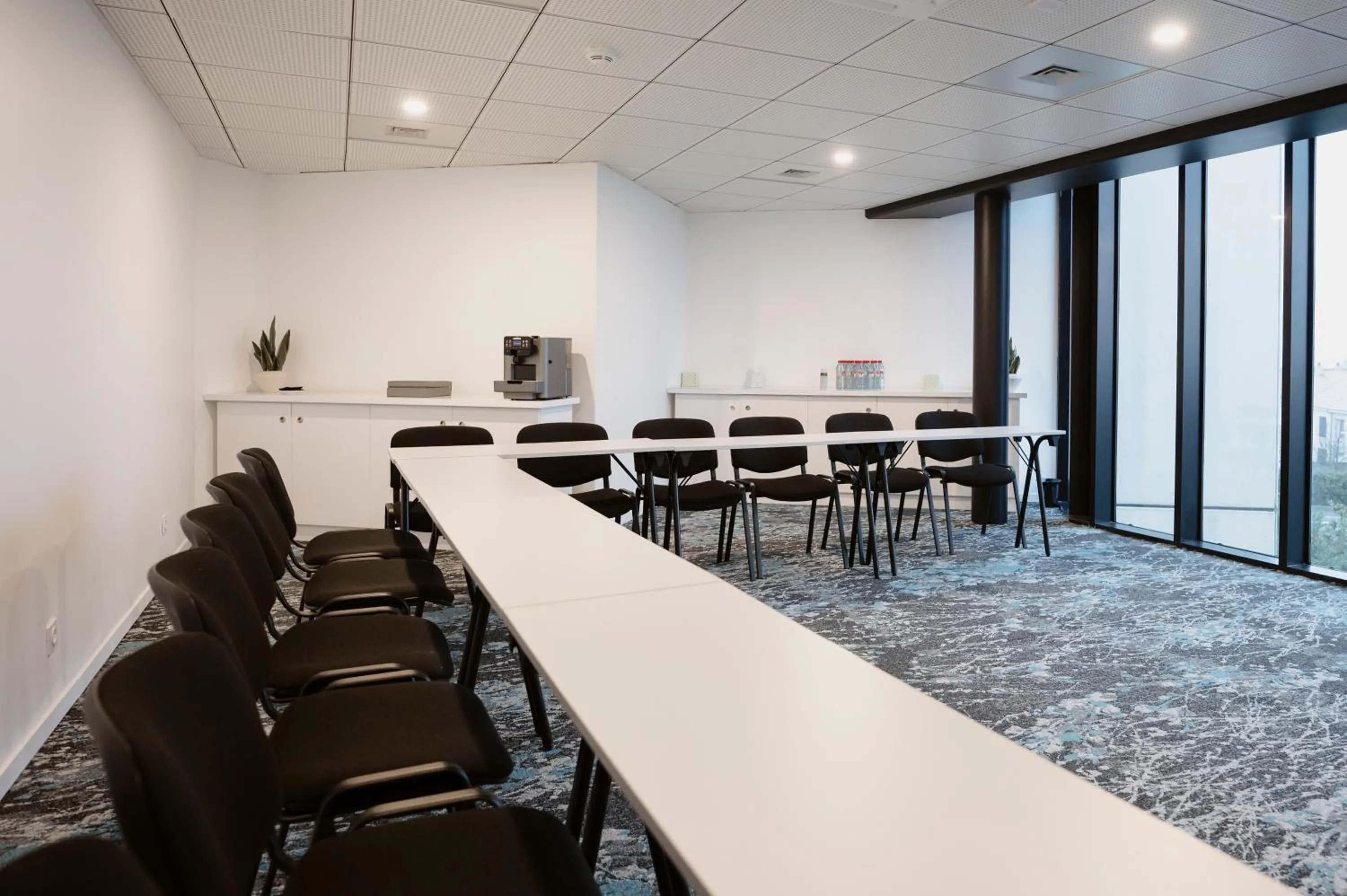 Meeting/conference room in Hotel Dali Val d'Europe, Tapestry Collection by Hilton