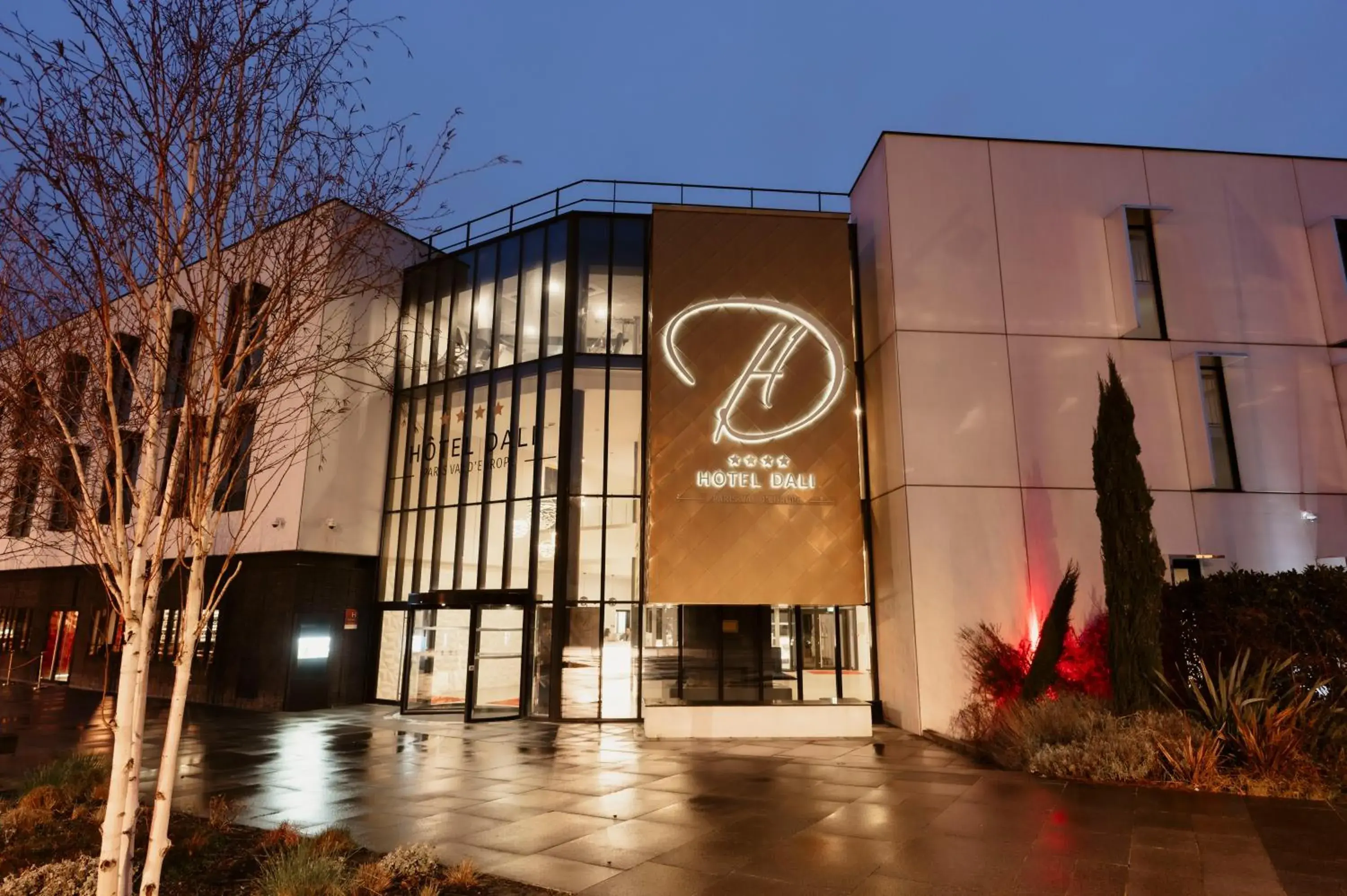 Property building in Hotel Dali Val d'Europe, Tapestry Collection by Hilton Property building in Hotel Dali Val d'Europe, Tapestry Collection by Hilton