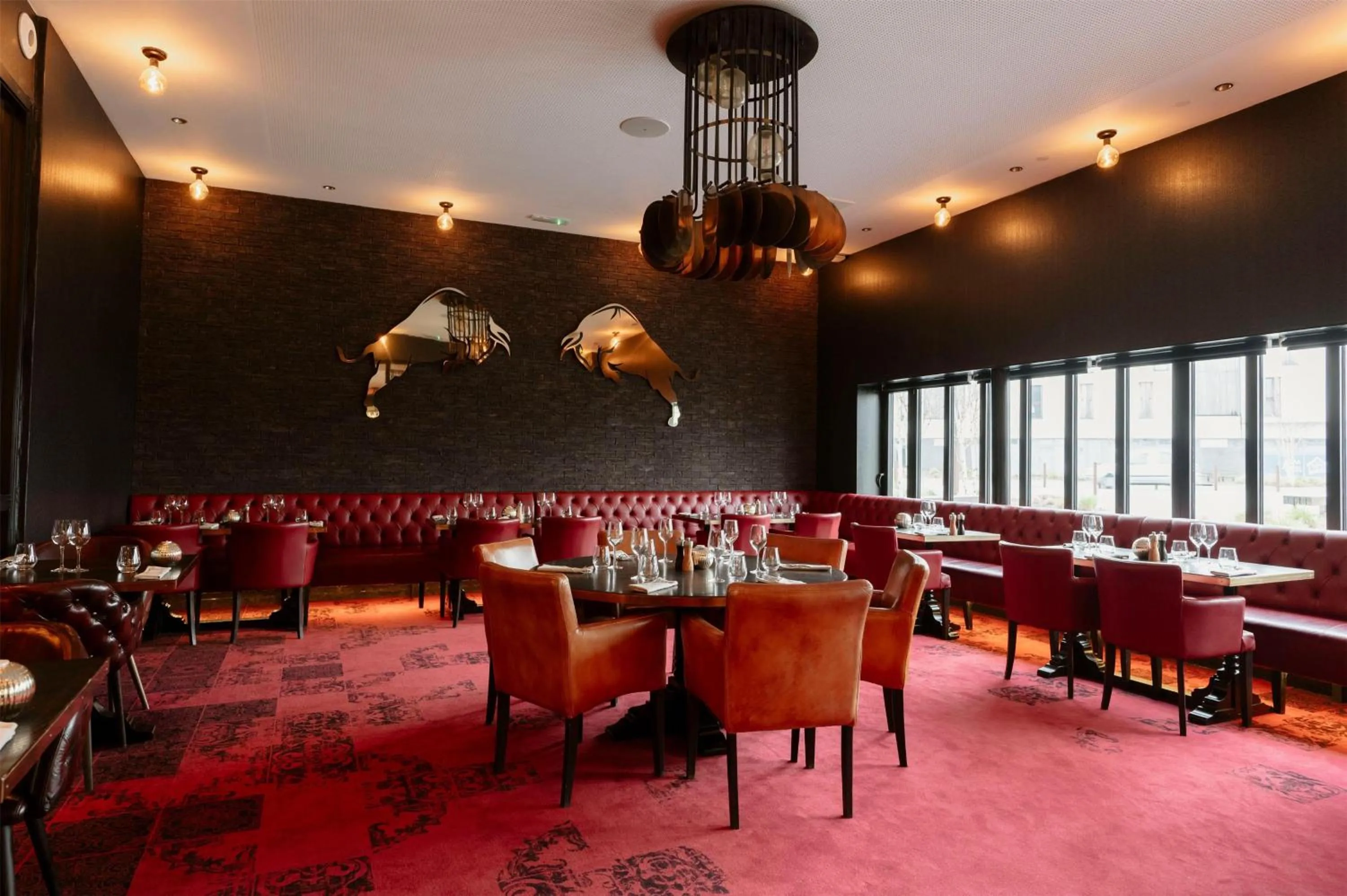 Restaurant/places to eat in Hotel Dali Val d'Europe, Tapestry Collection by Hilton