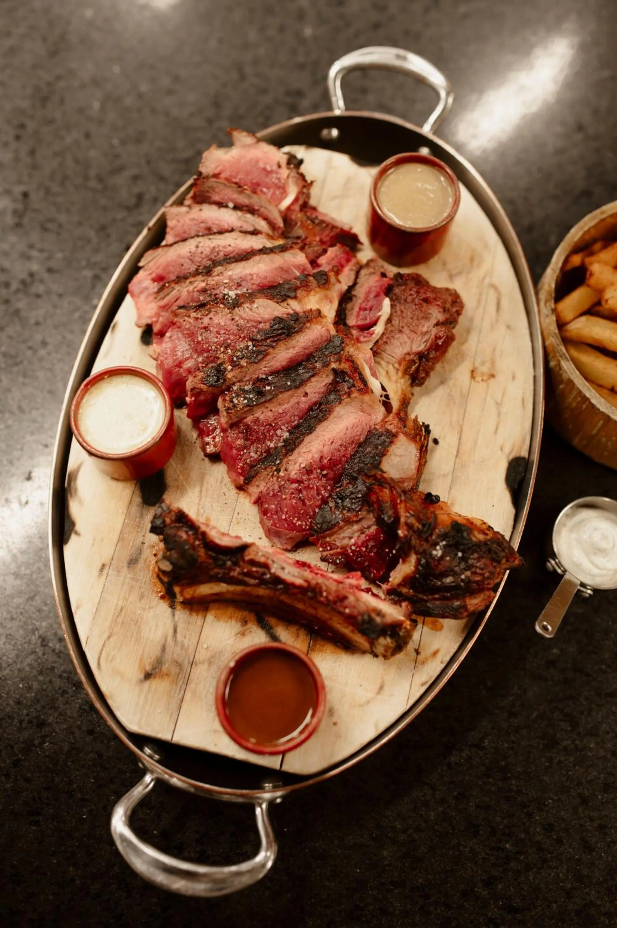 Restaurant/places to eat in Hotel Dali Val d'Europe, Tapestry Collection by Hilton