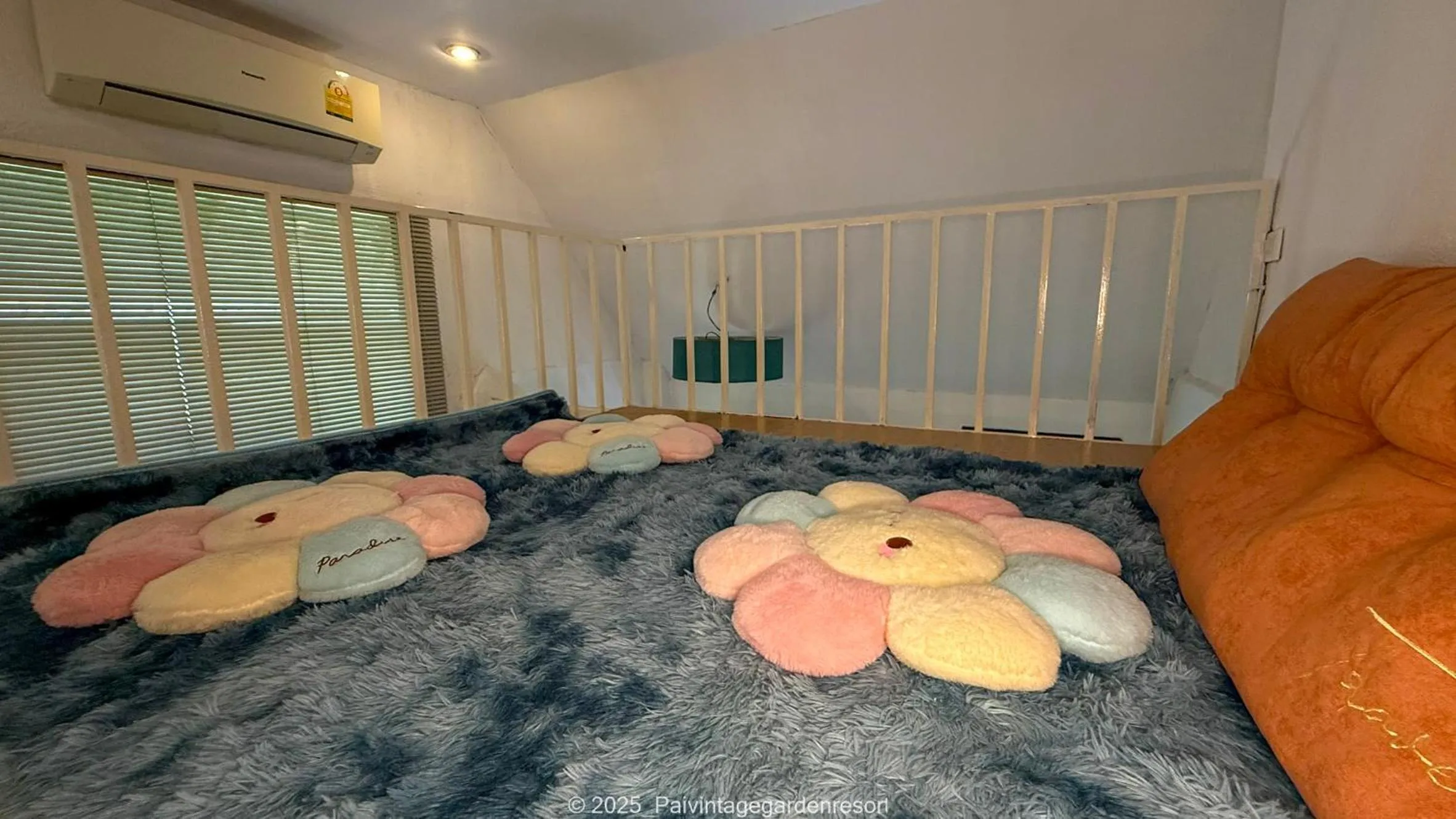 Living room, Bed in Pai Vintage Garden Resort