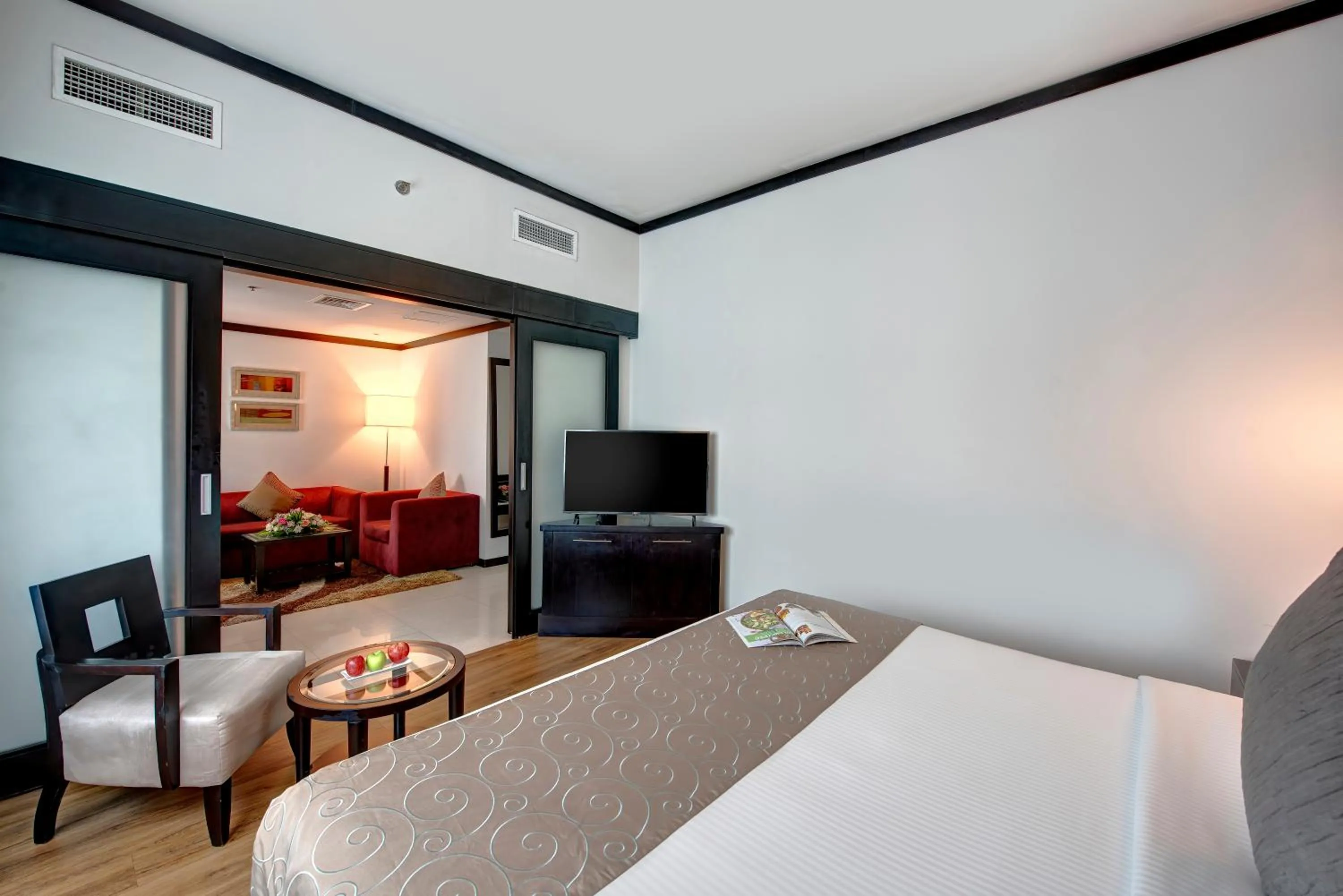 TV and multimedia, Bed in Grandeur Hotel Al Barsha