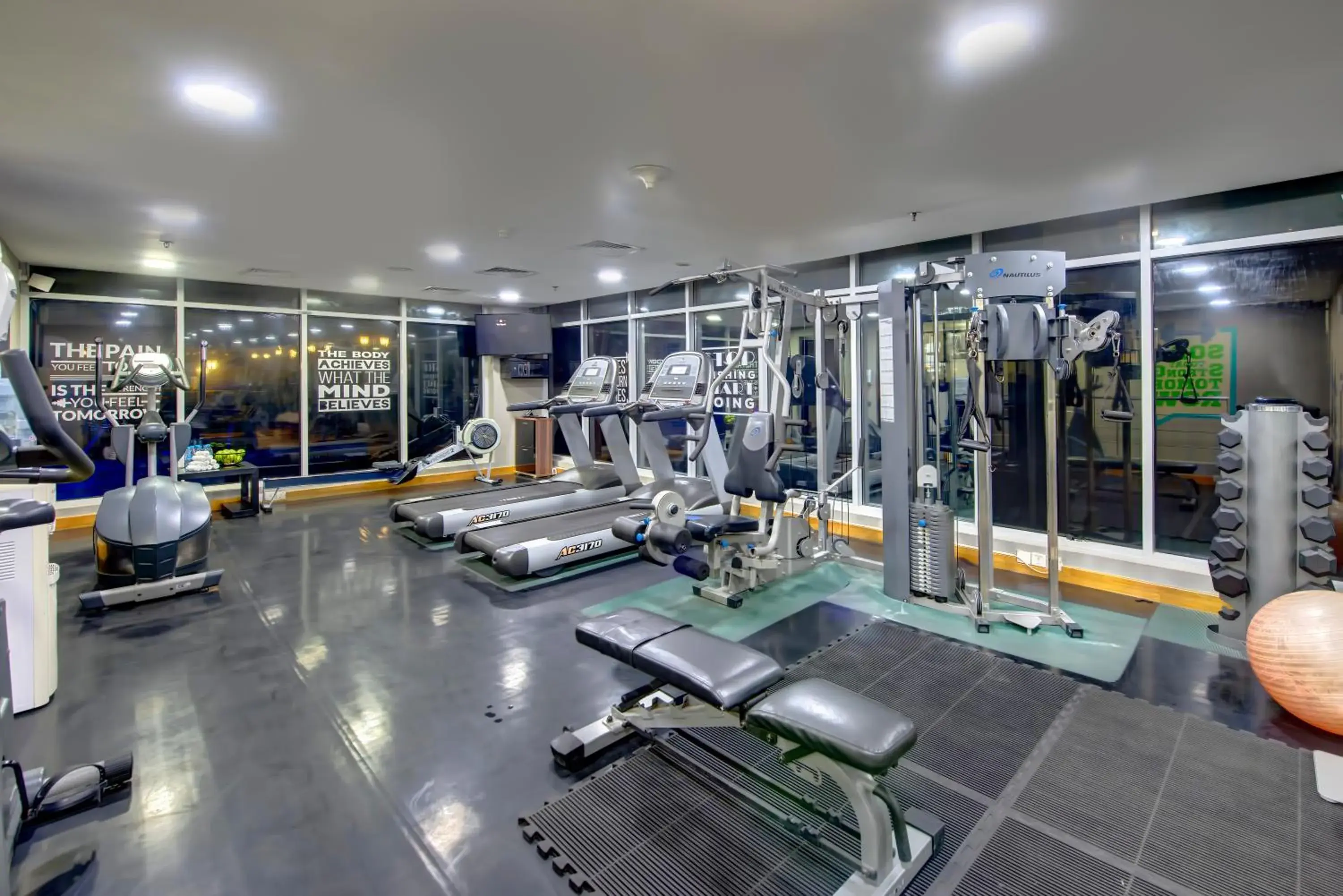 Swimming pool in Grandeur Hotel Al Barsha Swimming pool in Grandeur Hotel Al Barsha