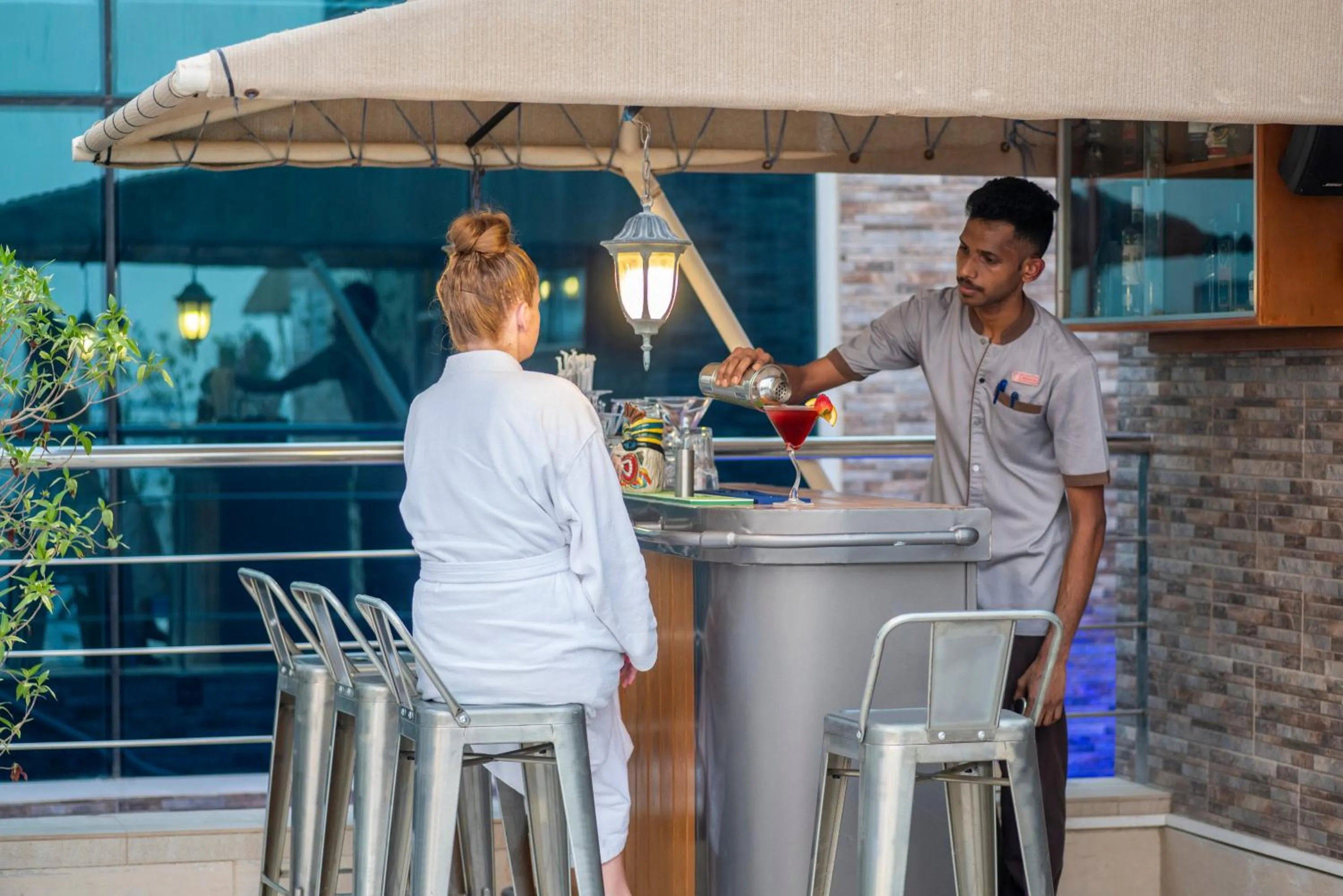 Swimming pool in Grandeur Hotel Al Barsha