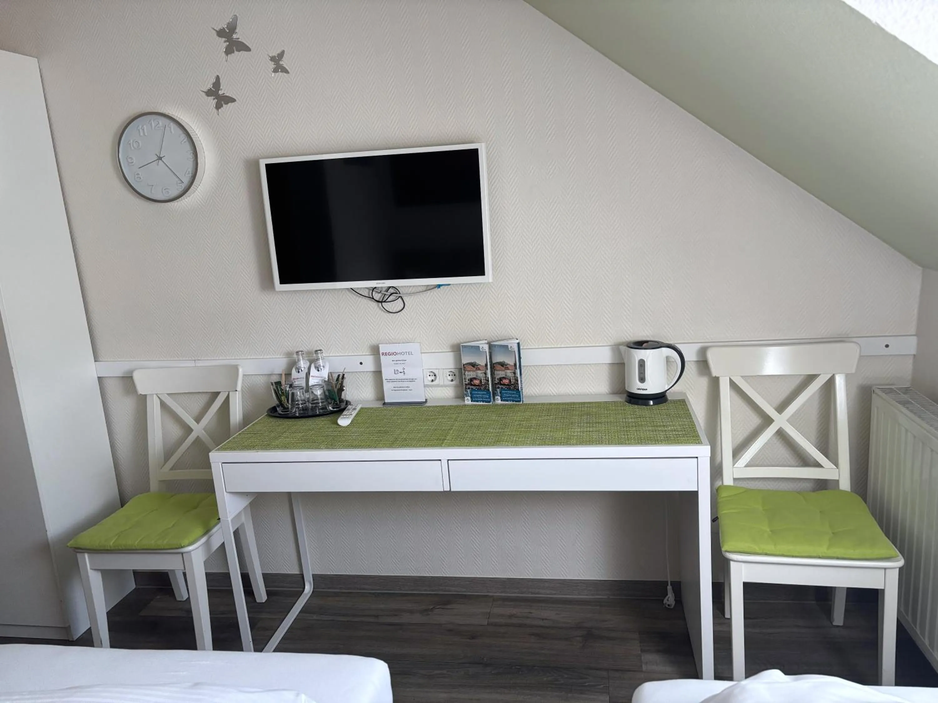 TV and multimedia in REGIOHOTEL Pfälzer Hof Wernigerode - #Familienfreundlich #PreiswertÜbernachten #Harzurlaub #FreeParking