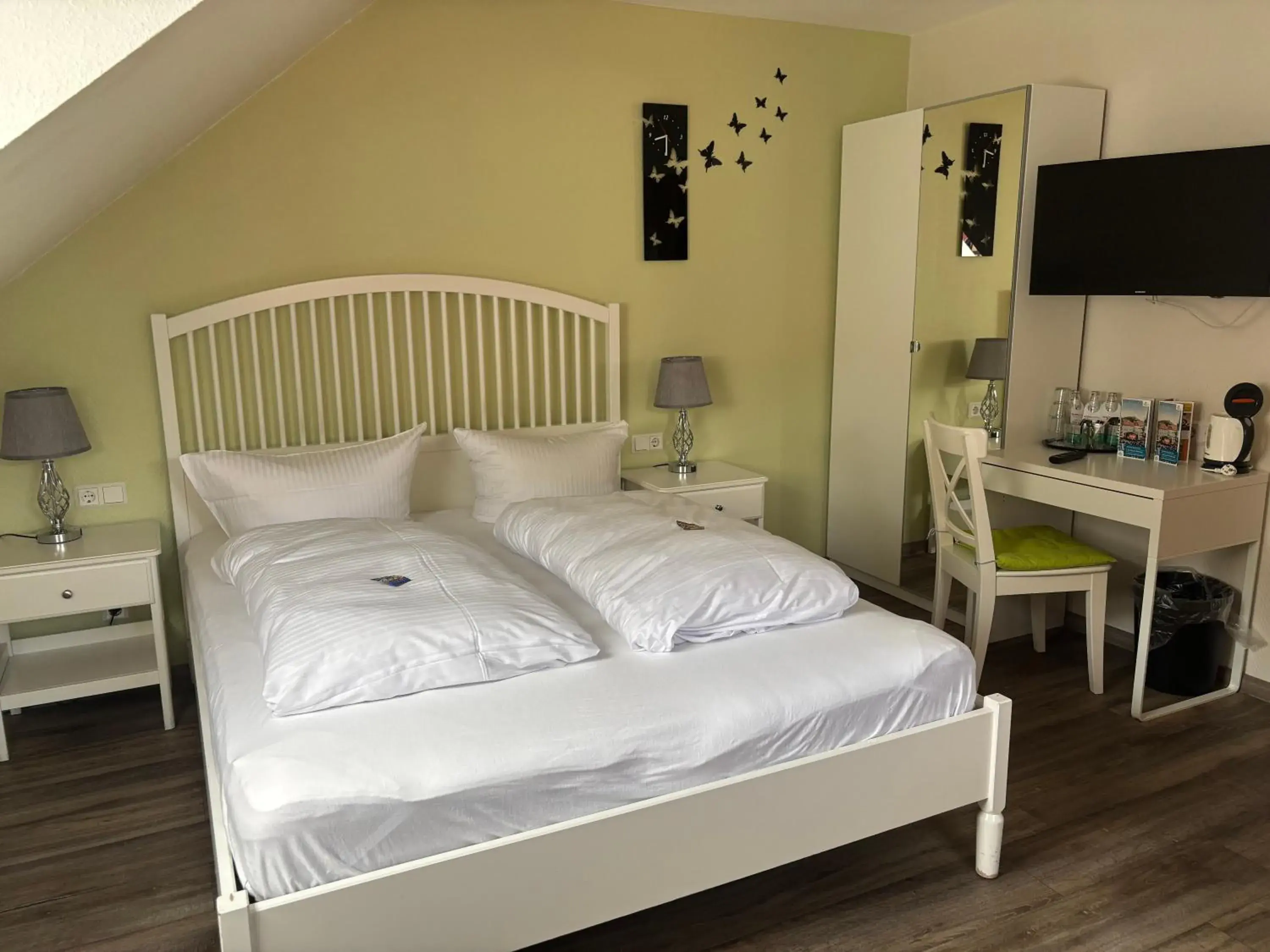 Photo of the whole room, Bed in REGIOHOTEL Pfälzer Hof Wernigerode - #Familienfreundlich #PreiswertÜbernachten #Harzurlaub #FreeParking Photo of the whole room, Bed in REGIOHOTEL Pfälzer Hof Wernigerode - #Familienfreundlich #PreiswertÜbernachten #Harzurlaub #FreeParking