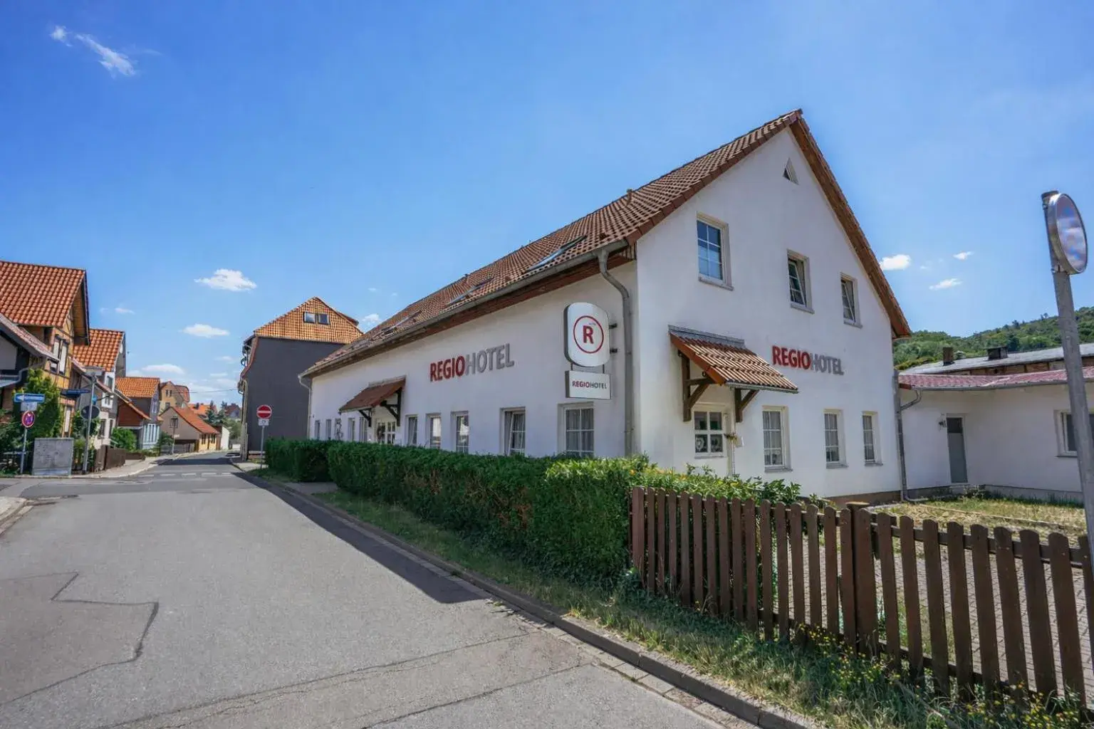 Property building in REGIOHOTEL Pfälzer Hof Wernigerode - #Familienfreundlich #PreiswertÜbernachten #Harzurlaub #FreeParking Property building in REGIOHOTEL Pfälzer Hof Wernigerode - #Familienfreundlich #PreiswertÜbernachten #Harzurlaub #FreeParking